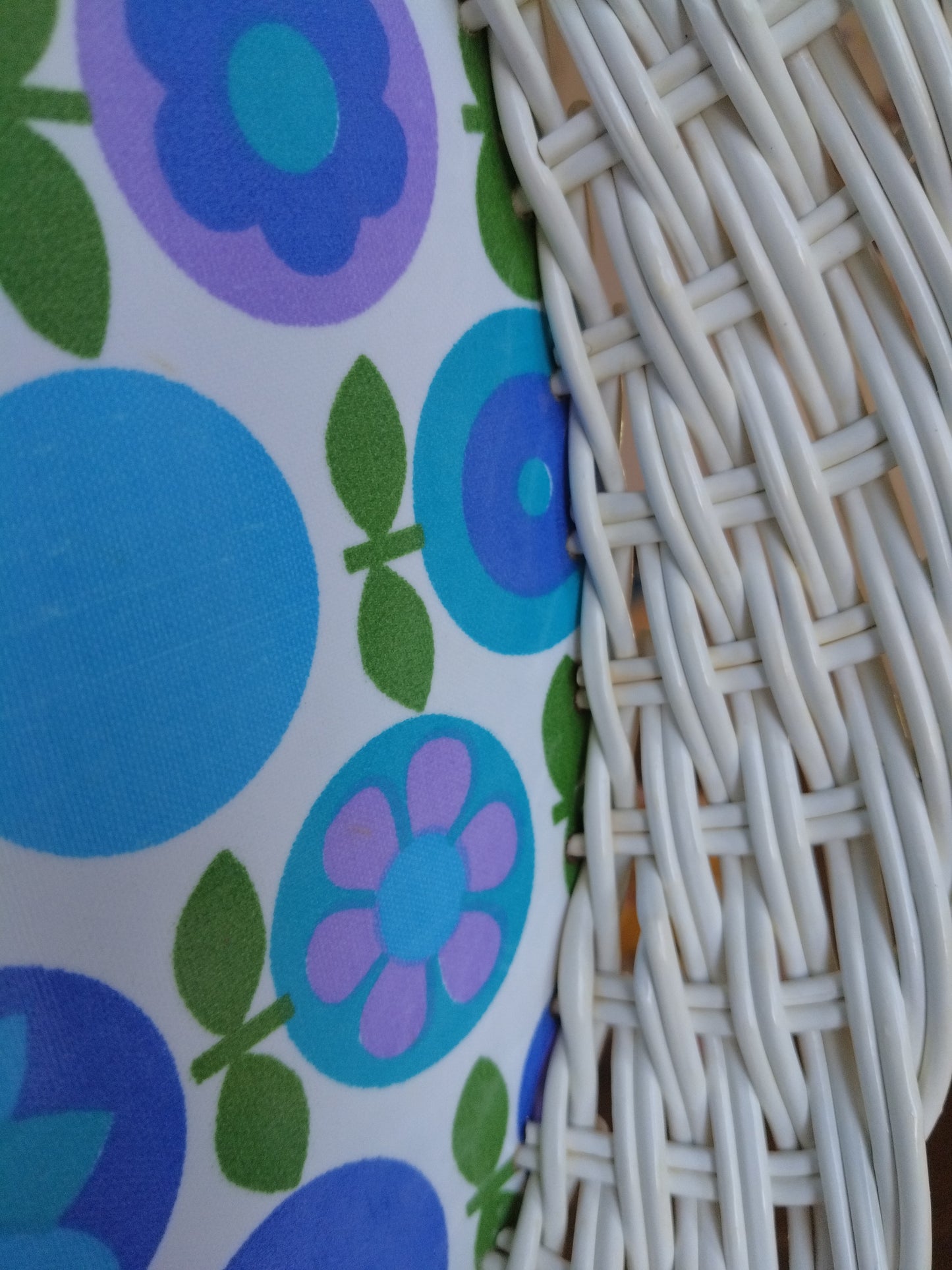 Corbeille vintage flower power en formica et scoubidou