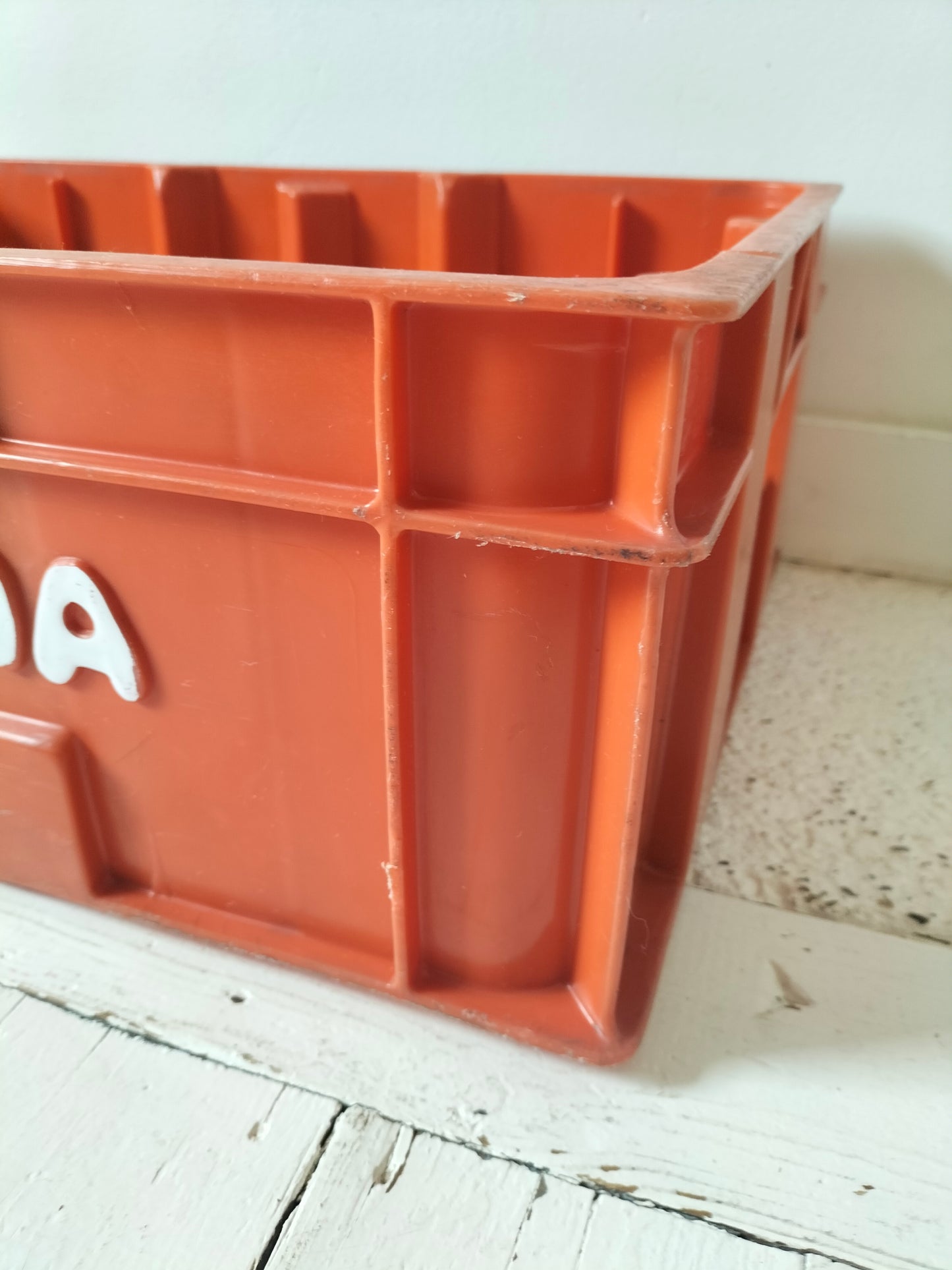 Casier/ caisse Orangina en plastique par Allibert