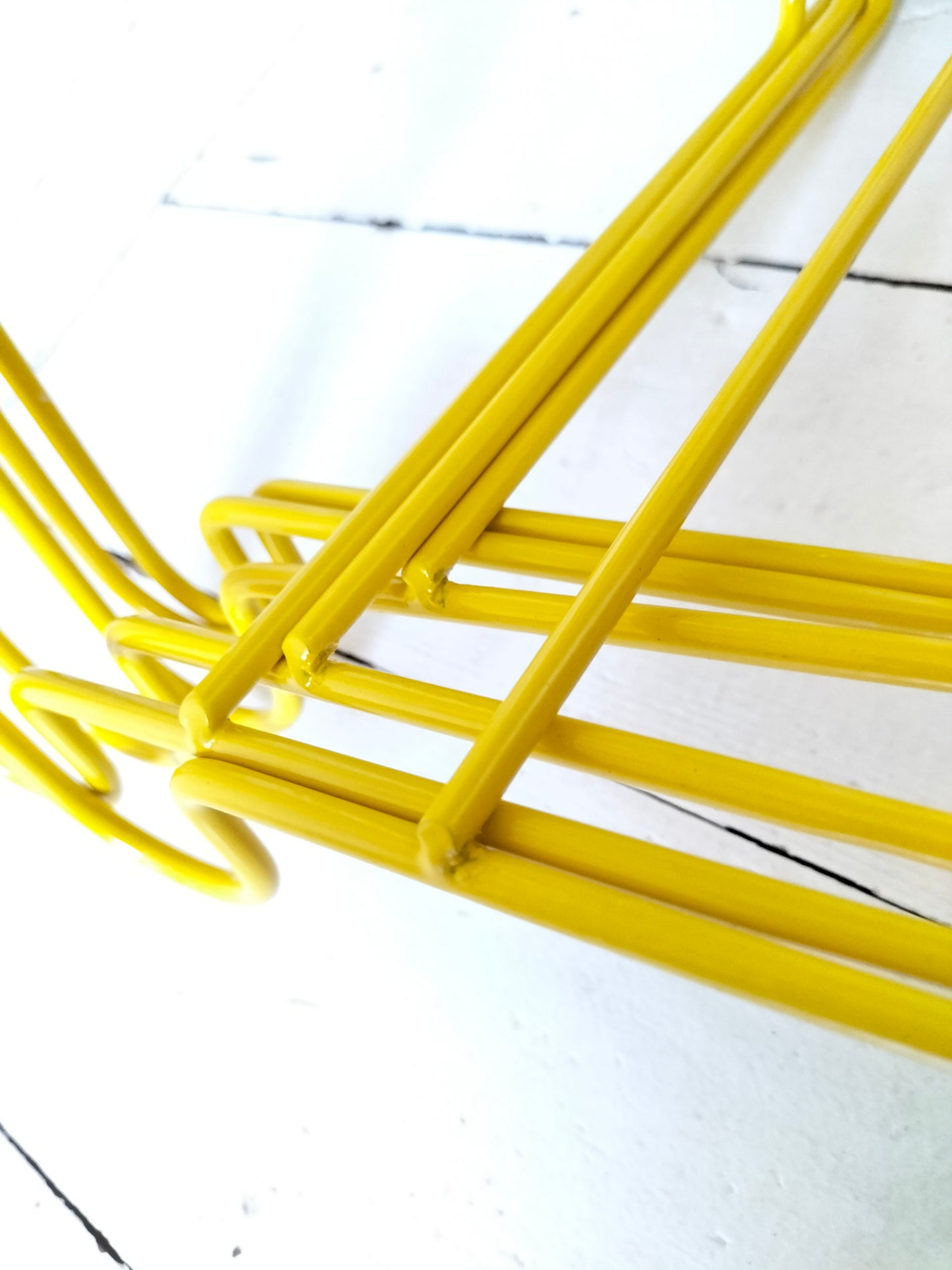 Porte-revues/ range-livres métallique jaune Ikea Blejd 2016