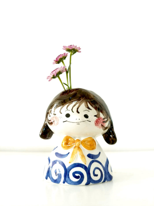 Petit vase fillette en céramique