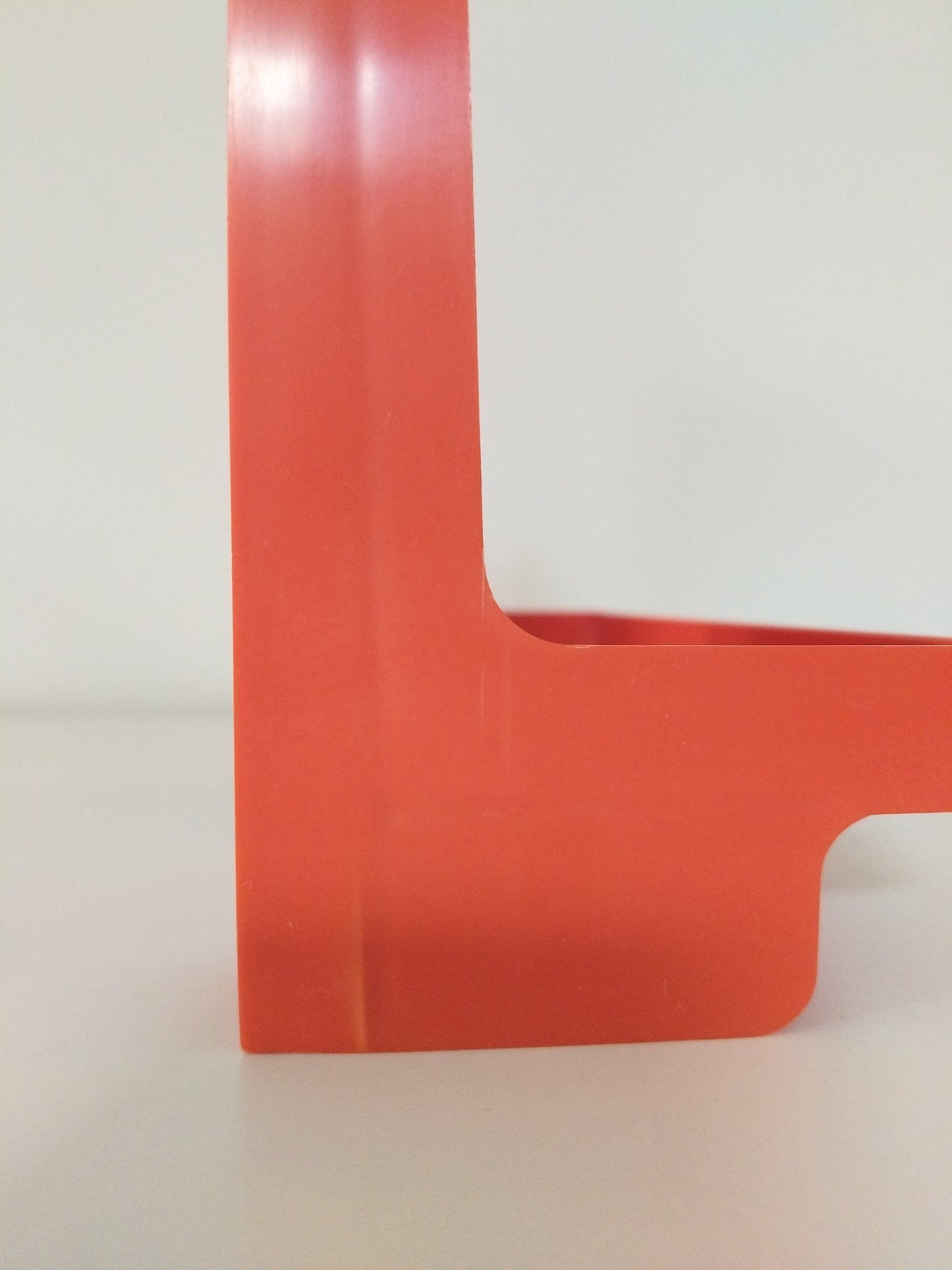 Petit rangement mural en plastique orange Daisif