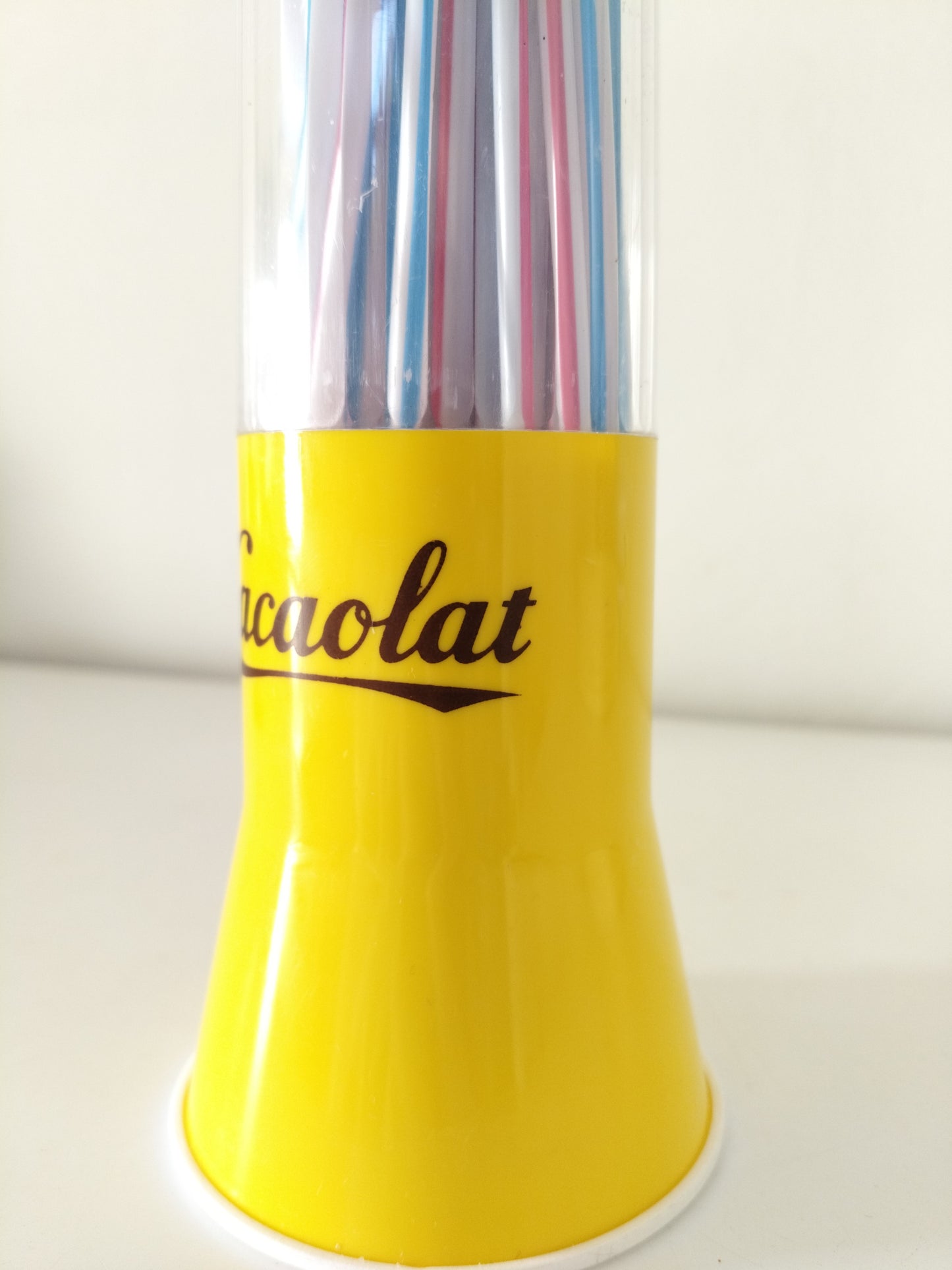 Distributeur de pailles publicitaire en plastique Cacaolat Barcelone