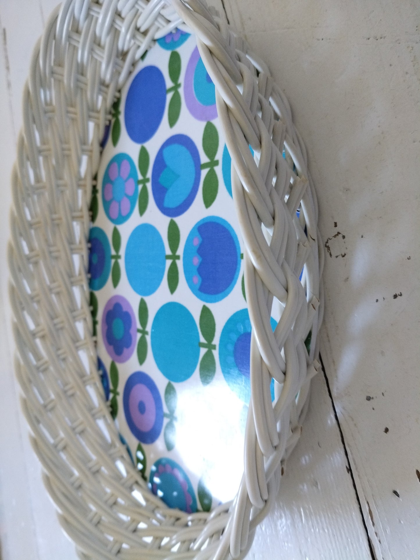 Corbeille vintage flower power en formica et scoubidou