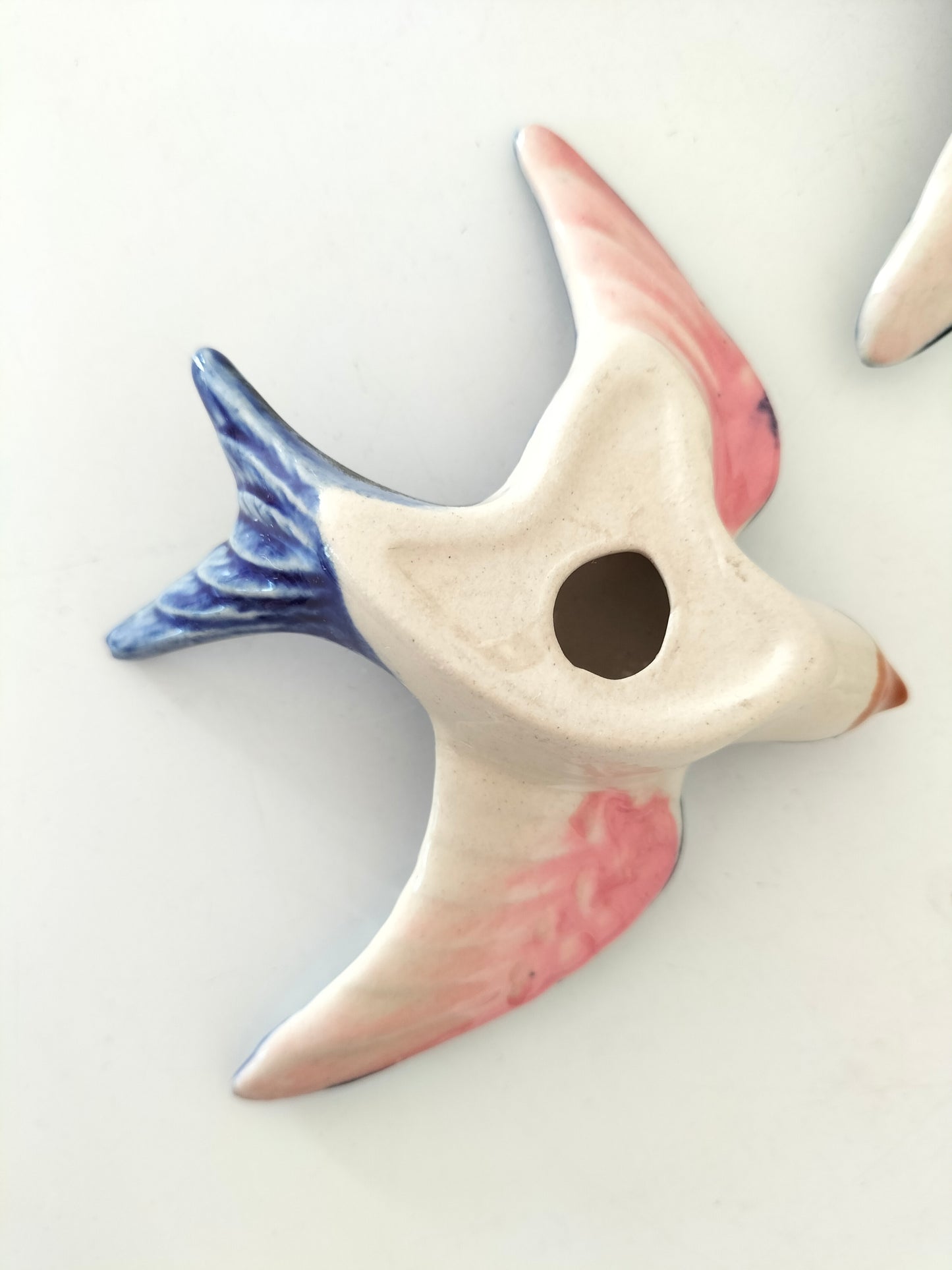 Trio d'hirondelles en céramique