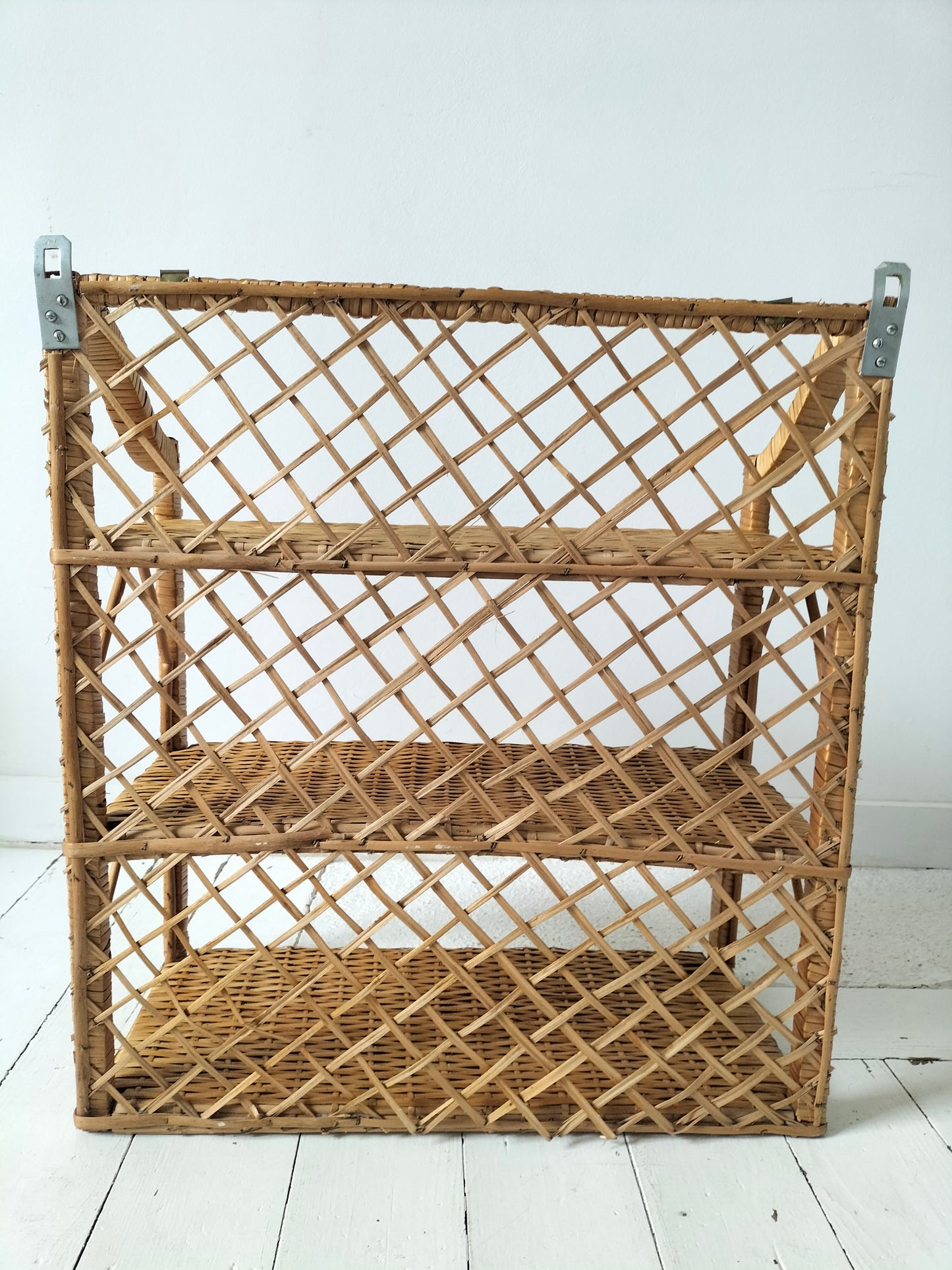 Étagère murale bois et osier