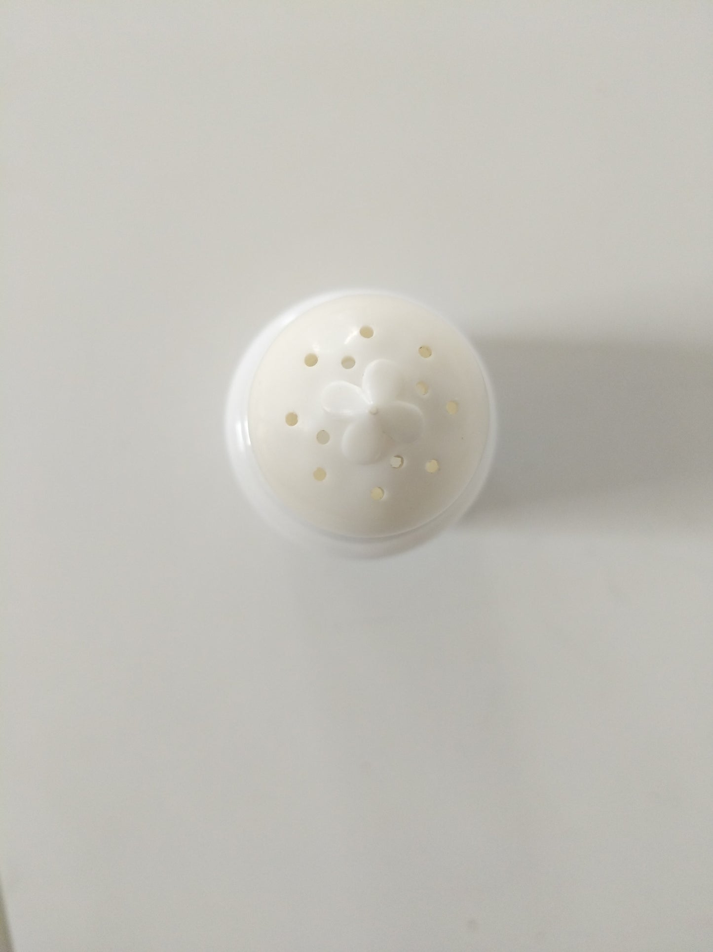 Salière ou poivrière/ petit pot en opaline Avon à l'unité - cetaitmieuxavant