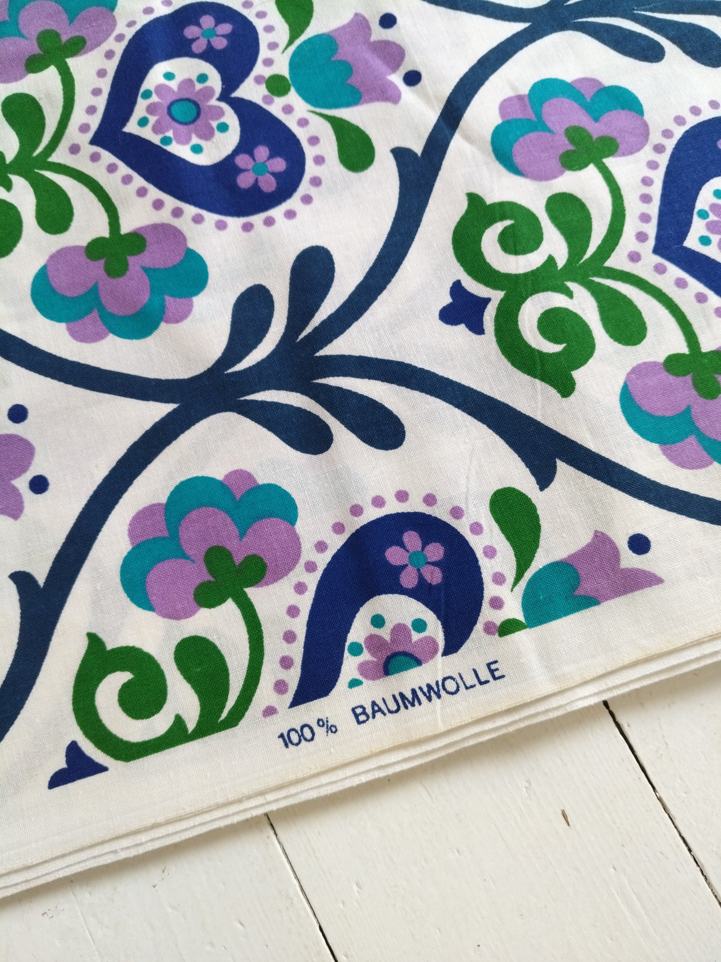 Tissu vintage flower power 100% coton au mètre (8 mètres dispos)