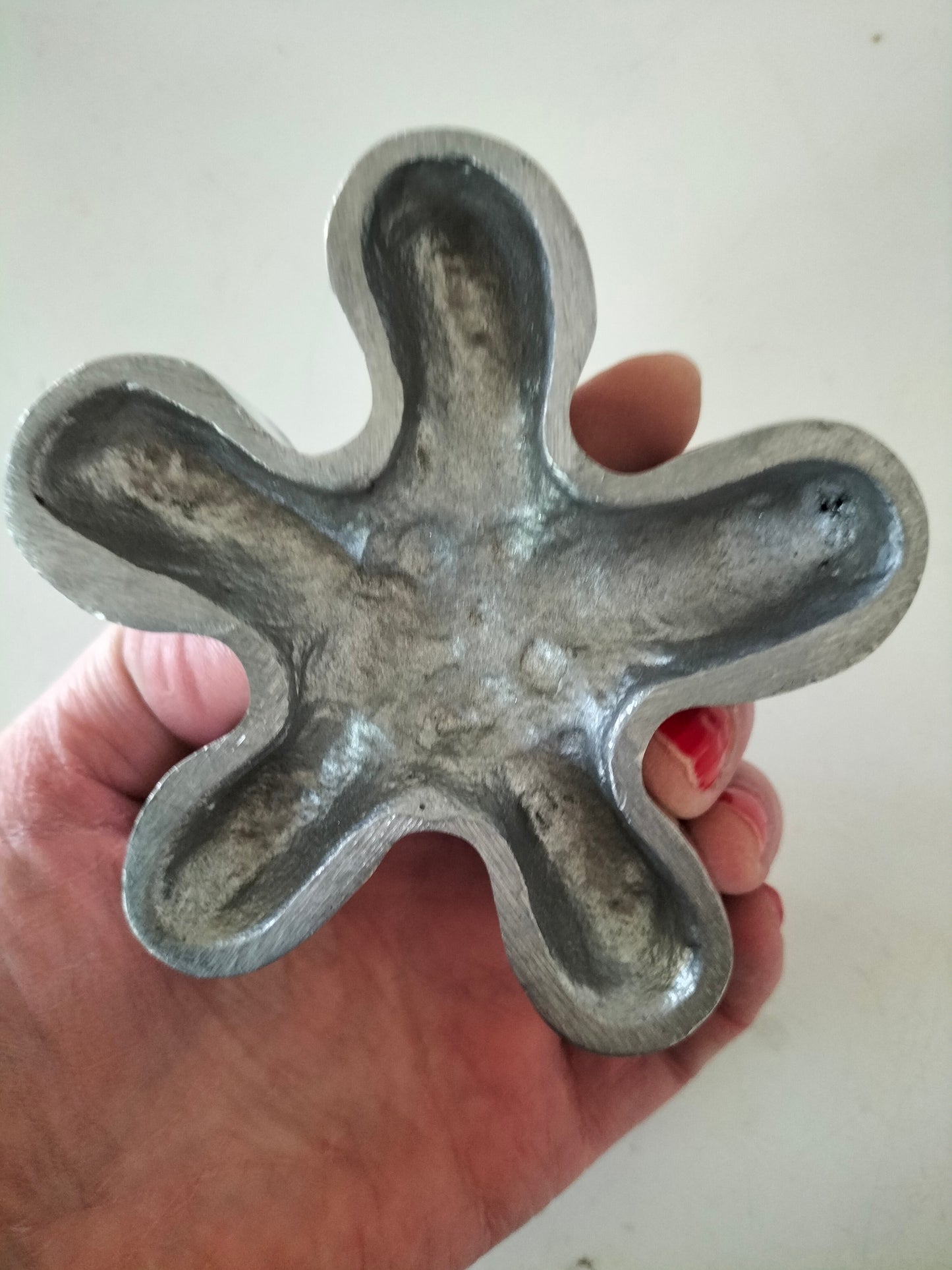 Bougeoir fleur en aluminium