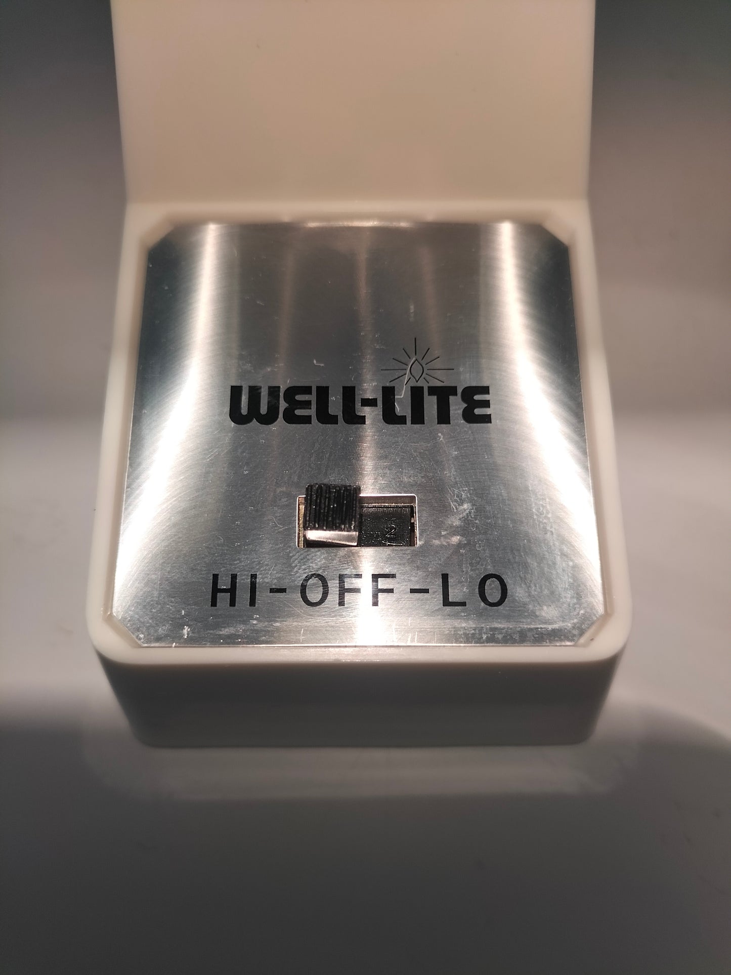 Lampe de table ou murale Well-Lite made in Hong-Kong
