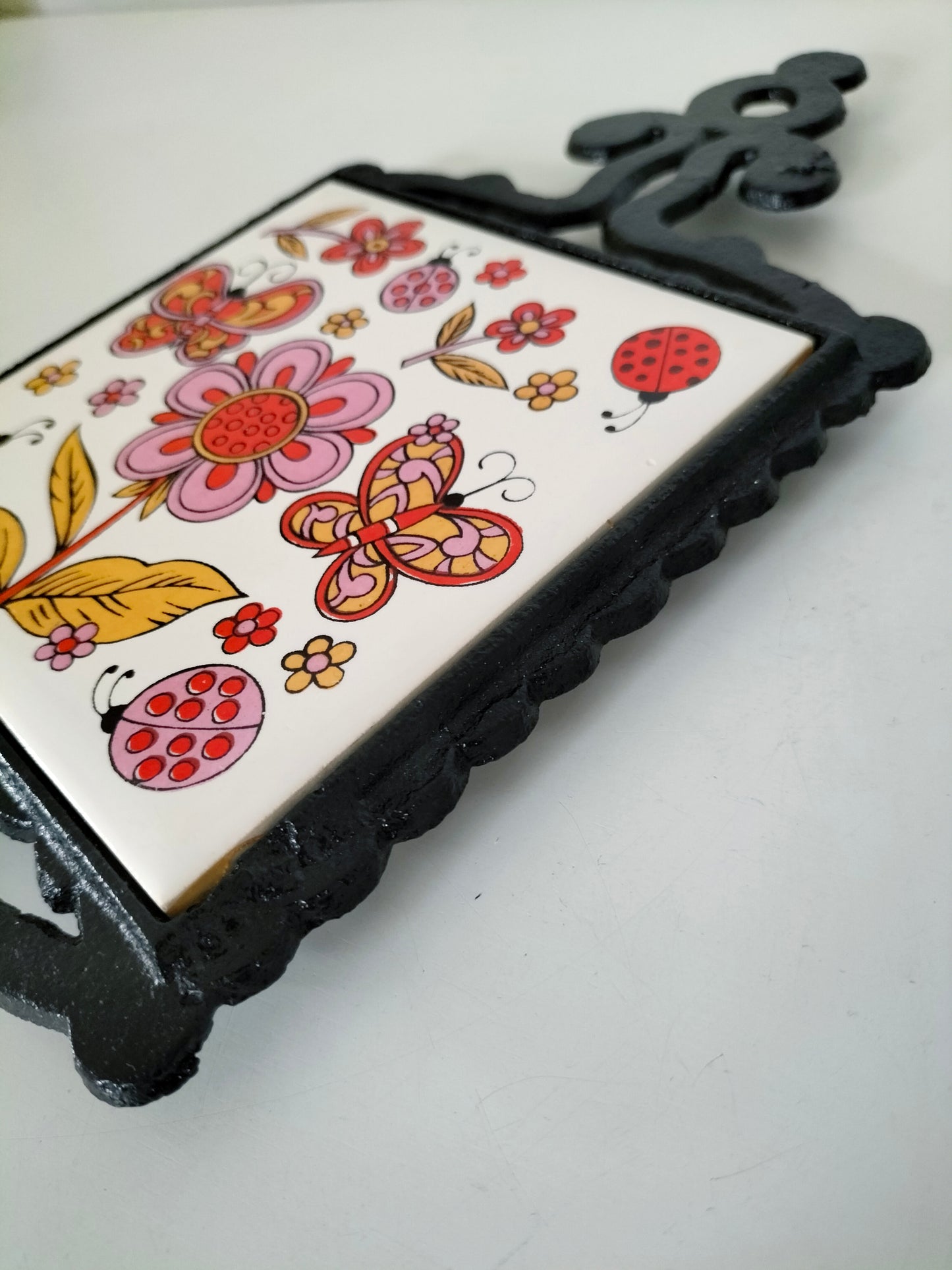 Dessous de plat fonte et carreau en céramique pour Adeline ?