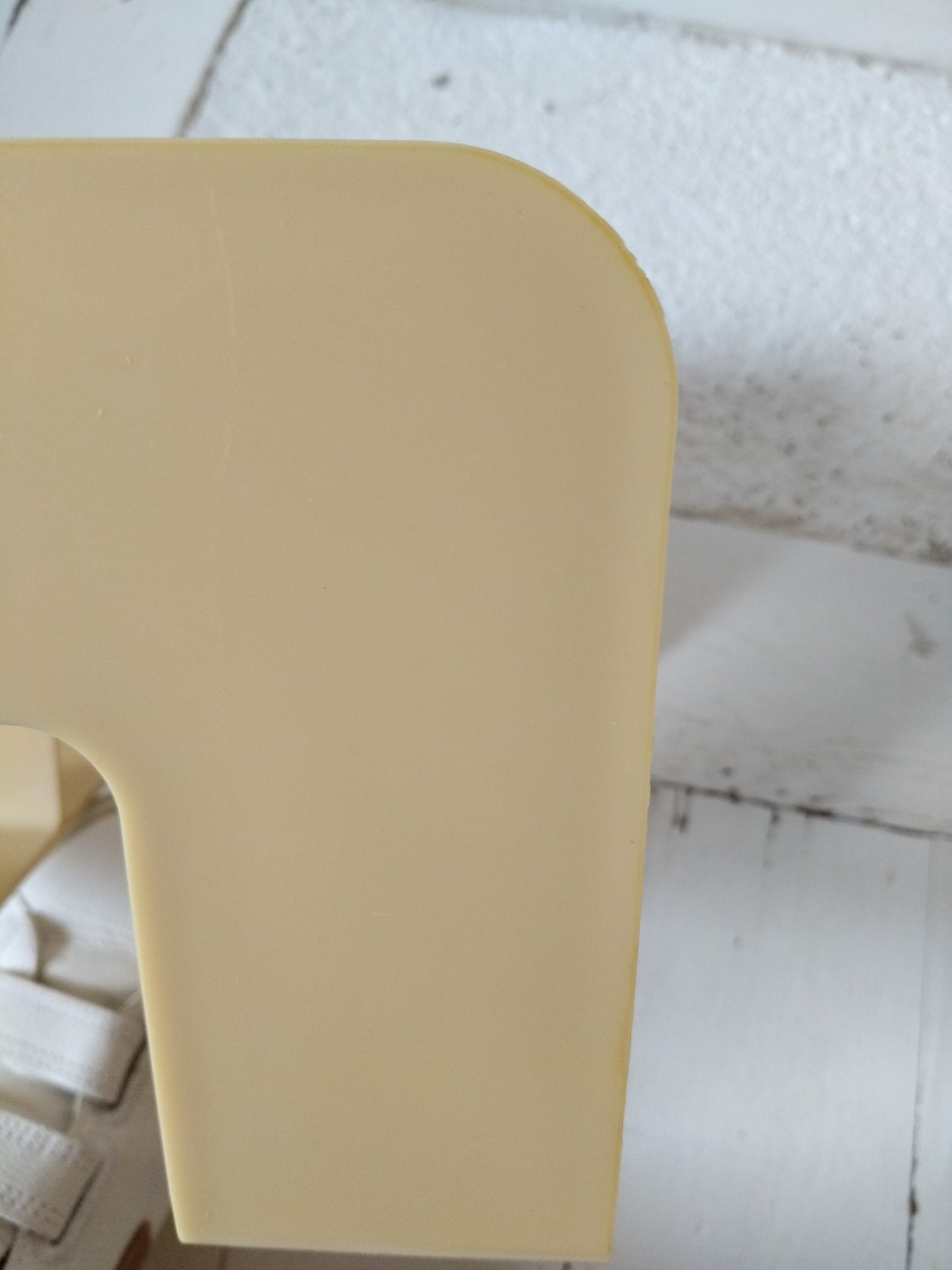 Range-livres/ magazines/ vinyles en plastique beige par Sven-Eric Juhlin pour Gustavsberg 1395