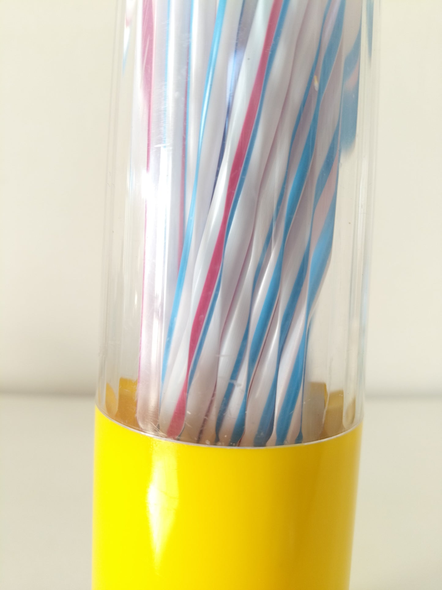 Distributeur de pailles publicitaire en plastique Cacaolat Barcelone