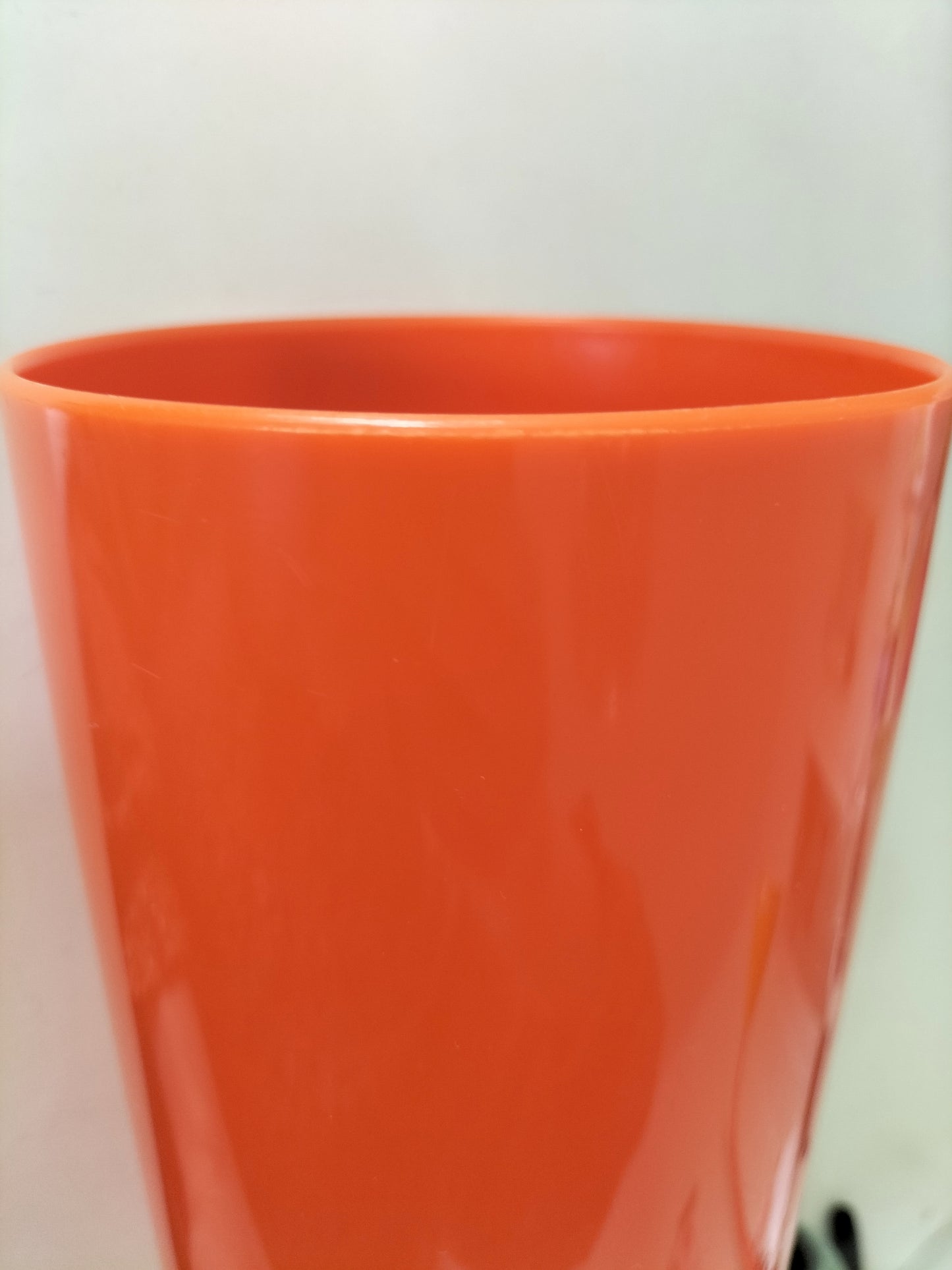 Grand vase vintage en plastique orange made in Holland (!réservé Albertine!)