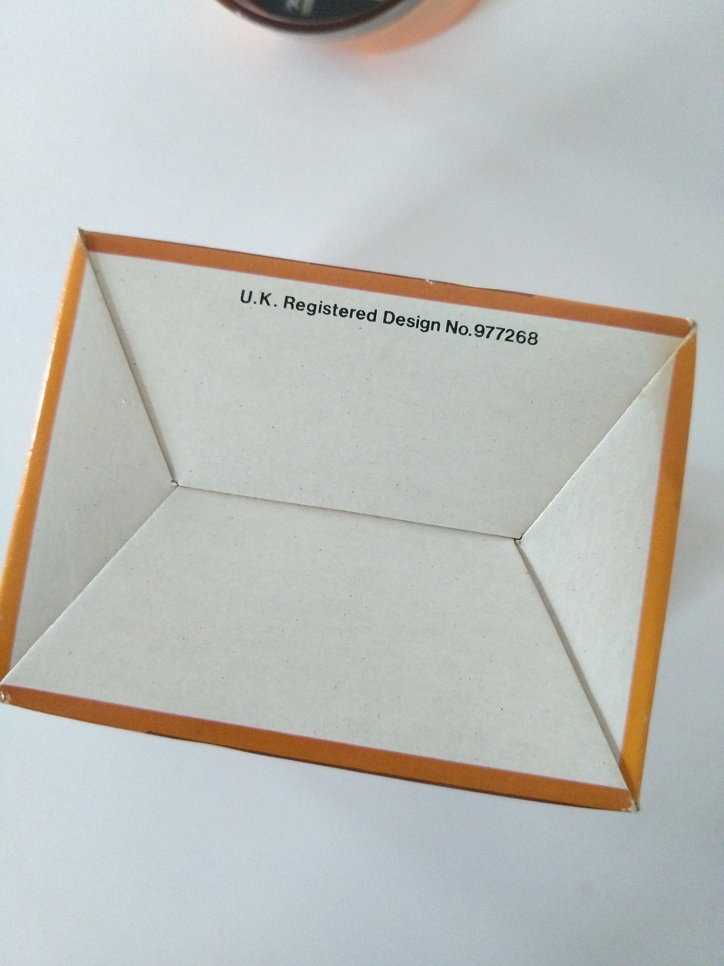 Calendrier perpétuel en plastique design UK made in Hong Kong - cetaitmieuxavant