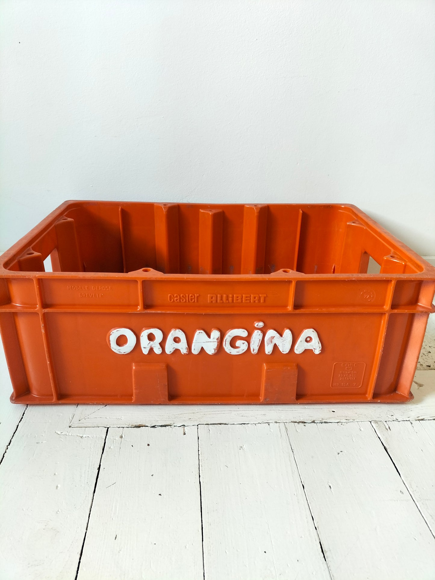 Casier/ caisse Orangina en plastique par Allibert