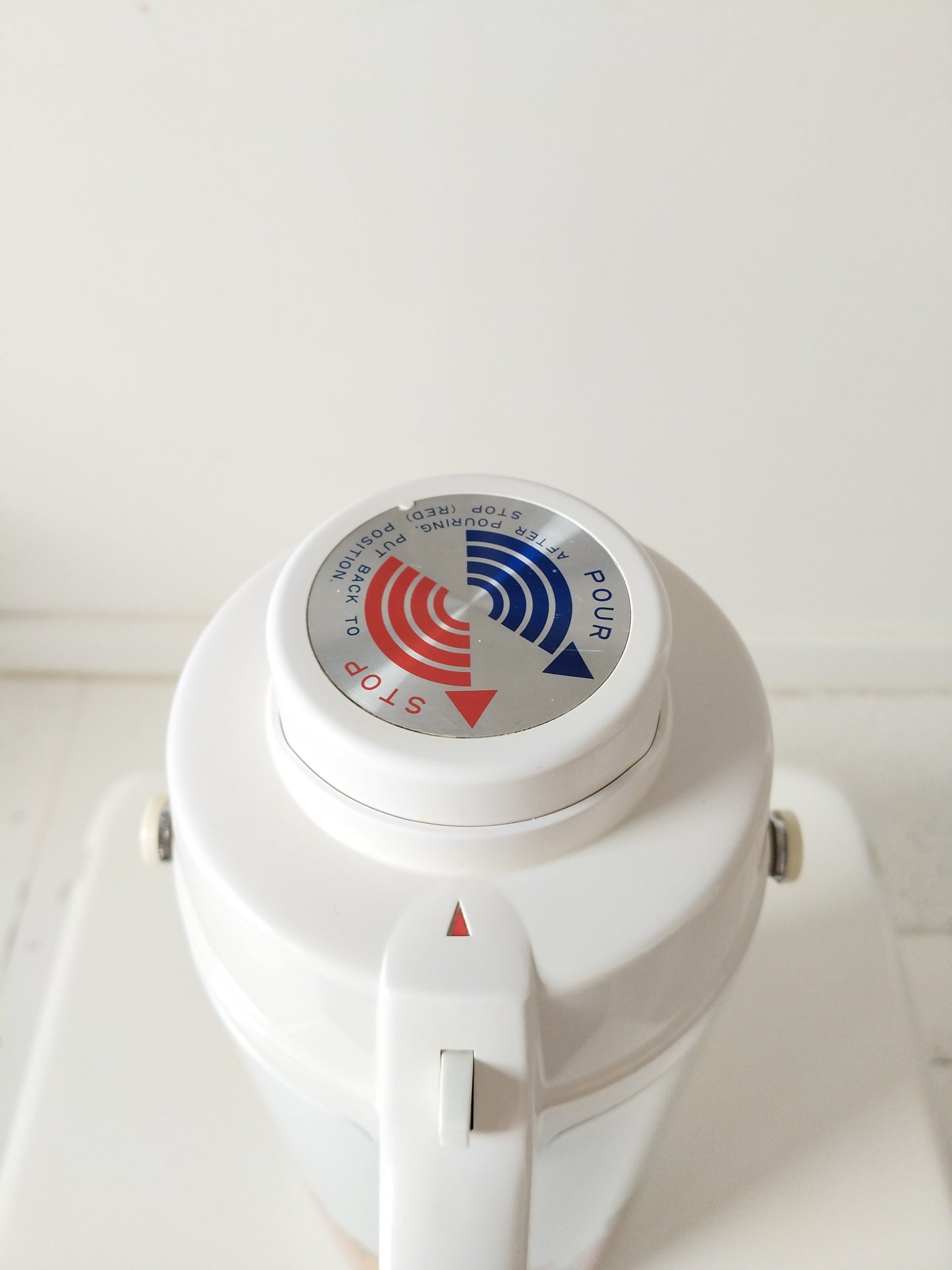 Grand thermos à pompe pivotant 2,5l Peacock Air Pot Japan