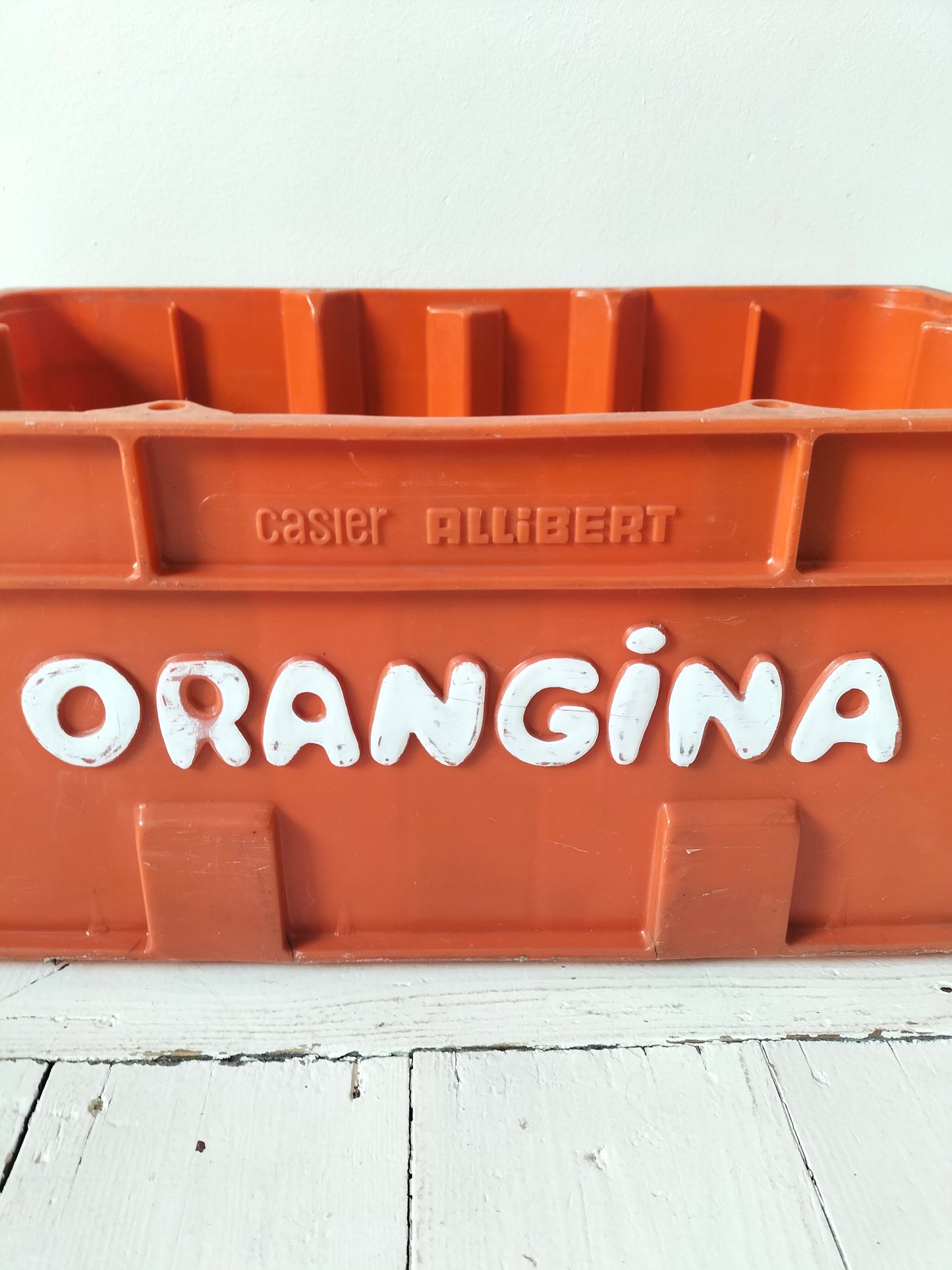 Casier/ caisse Orangina en plastique par Allibert