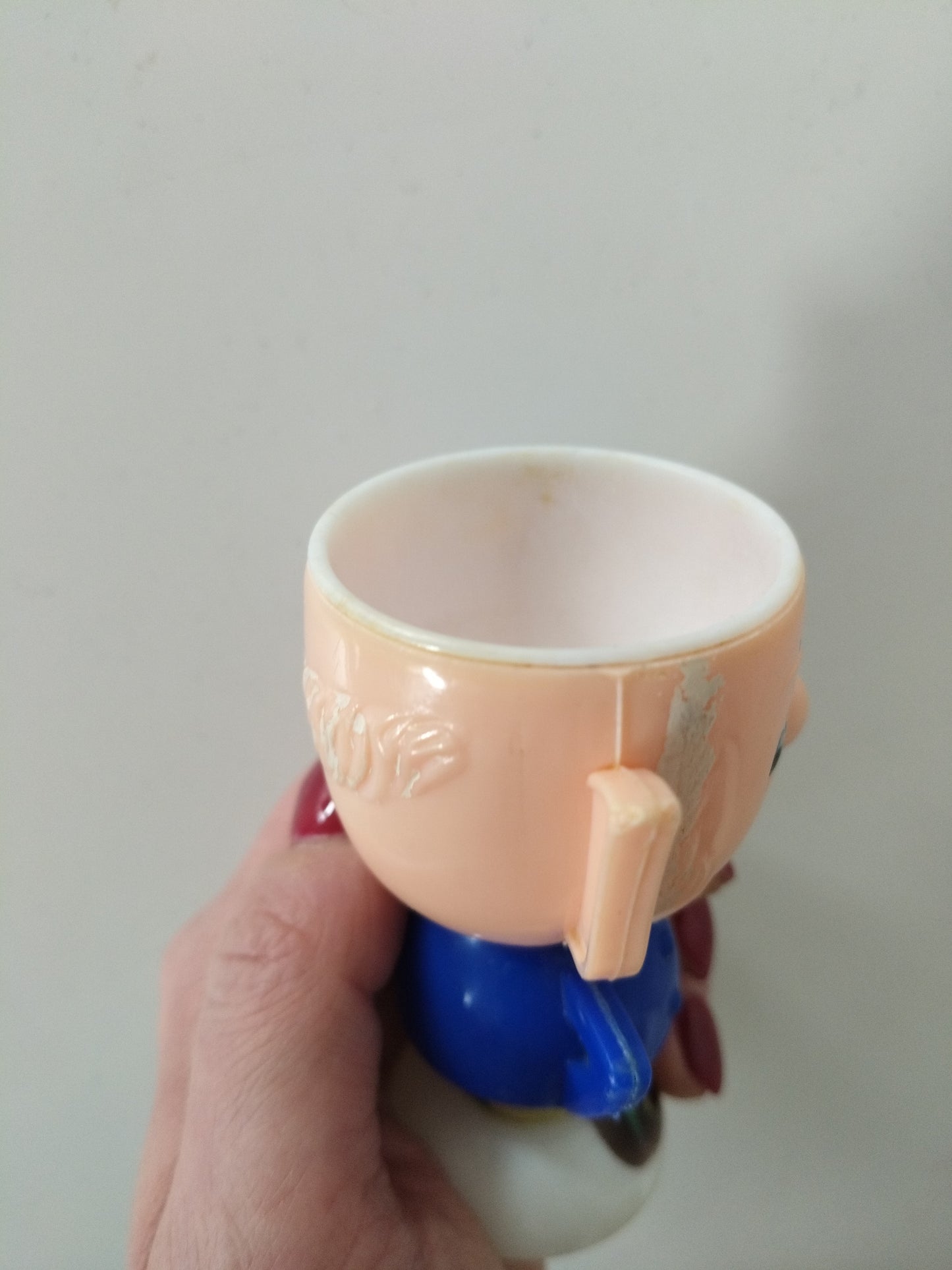 Coquetier lutin Potiron Oui-Oui en plastique made in Hong Kong