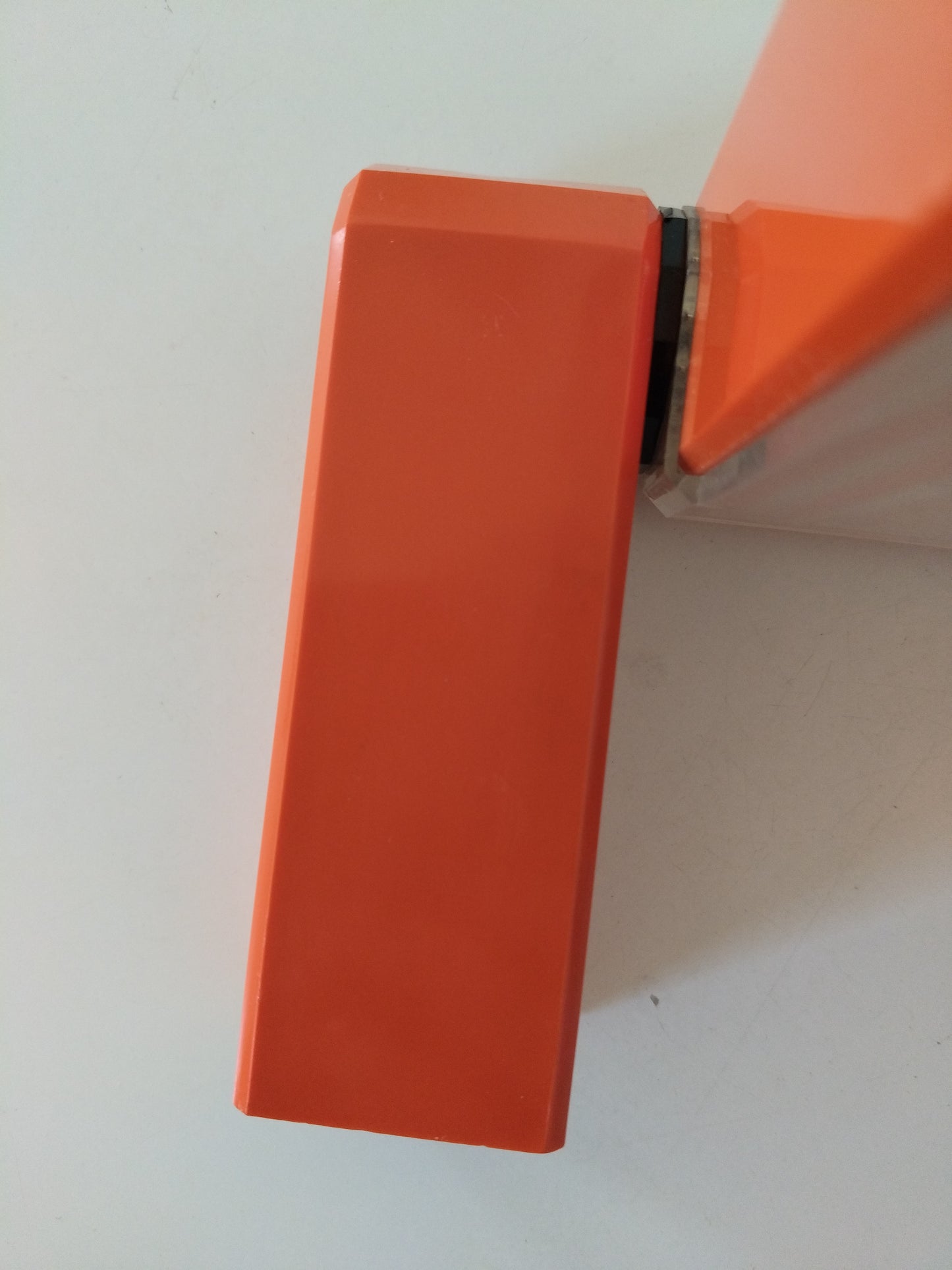 Organisateur de bureau vintage en plastique orange