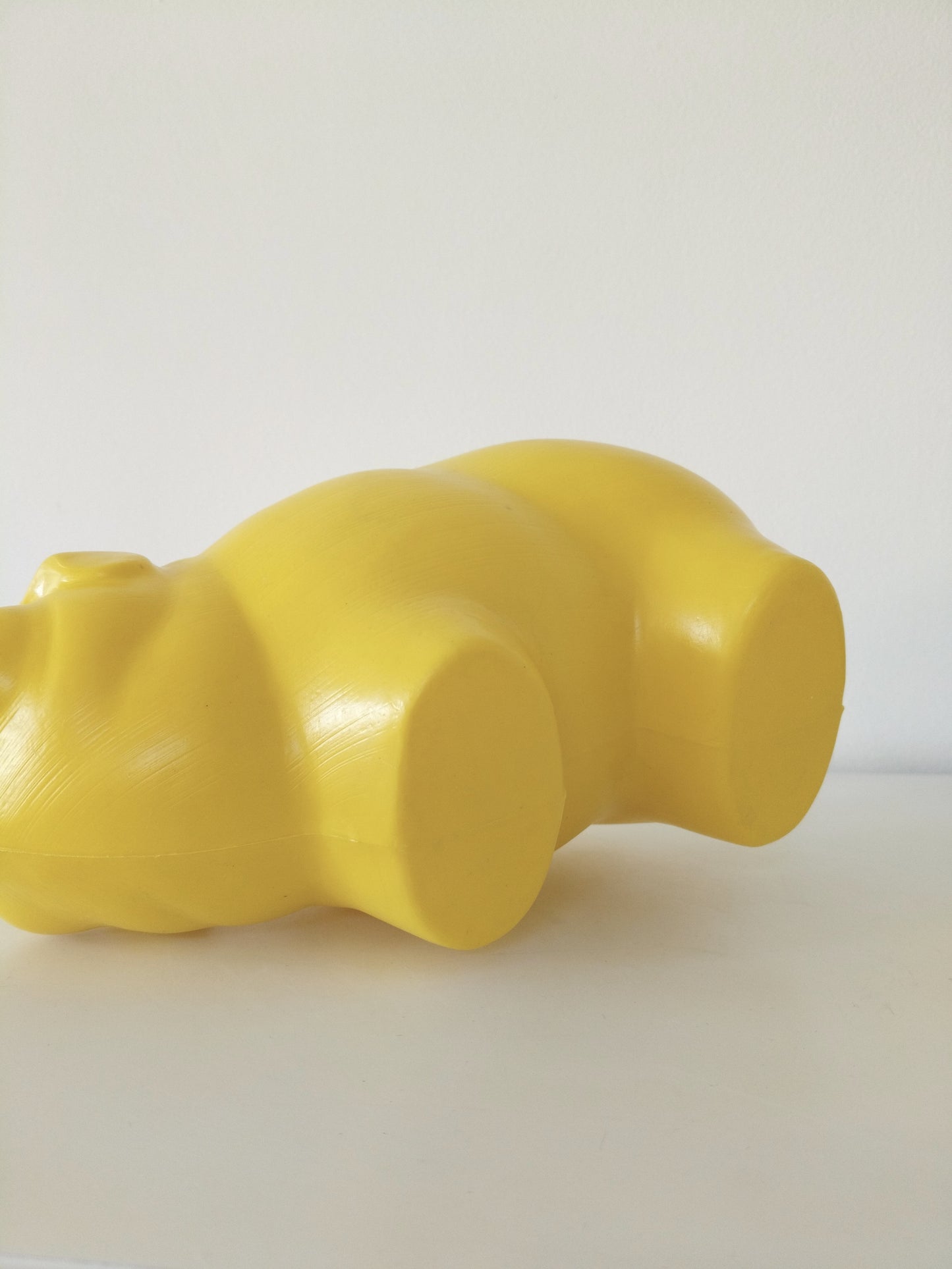 Grosse tirelire cochon en plastique - cetaitmieuxavant