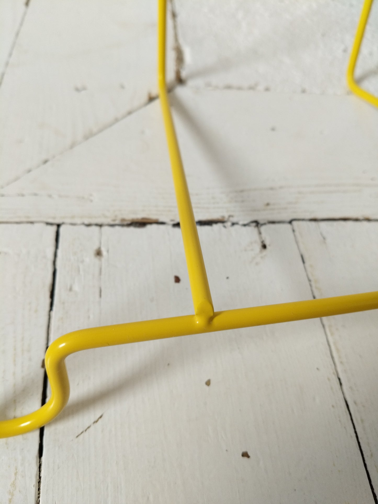 Porte-revues/ range-livres métallique jaune Ikea Blejd 2016
