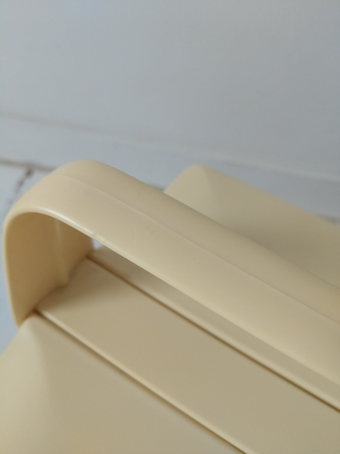 Travailleuse/ grosse boîte à couture en plastique