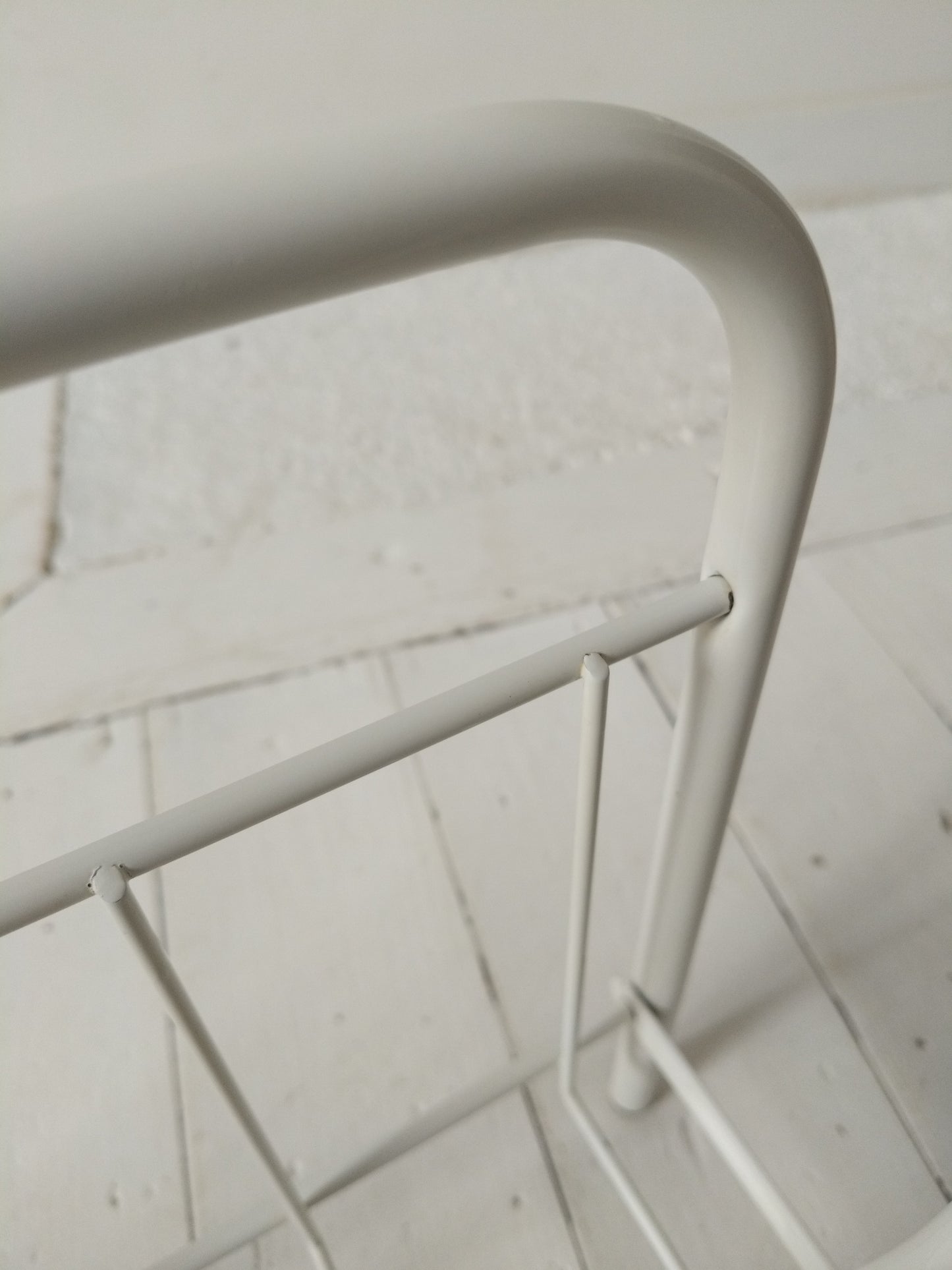 Porte-revues métallique blanc