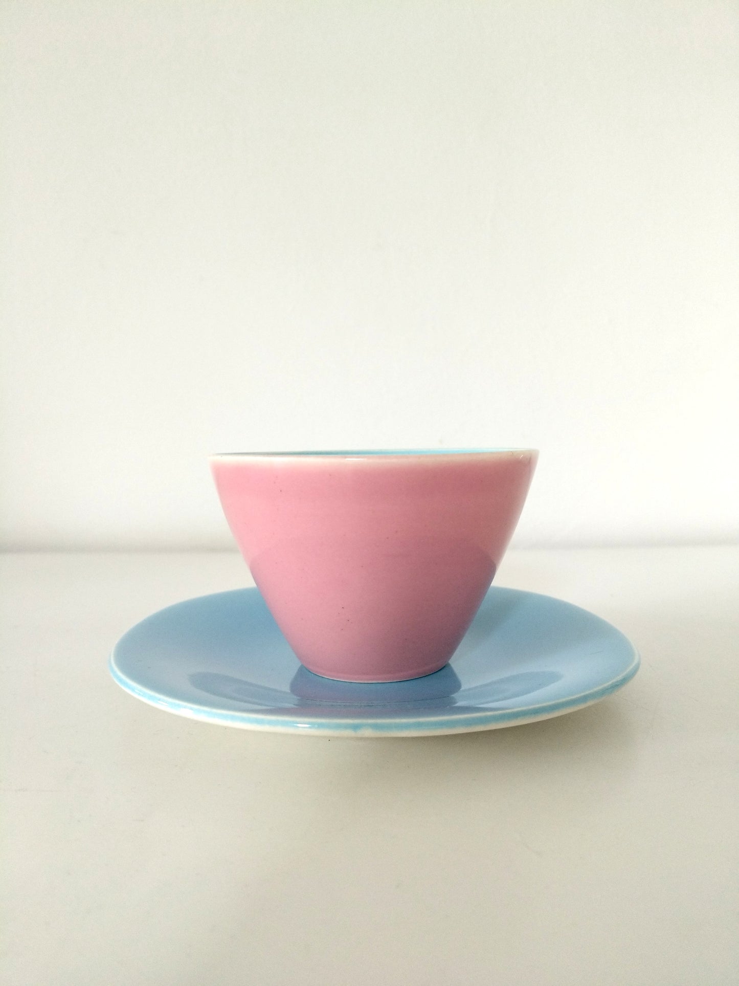 Ensemble 1 tasse rose et 1 soucoupe bleu ciel Boch La Louvière Miami Bicolore