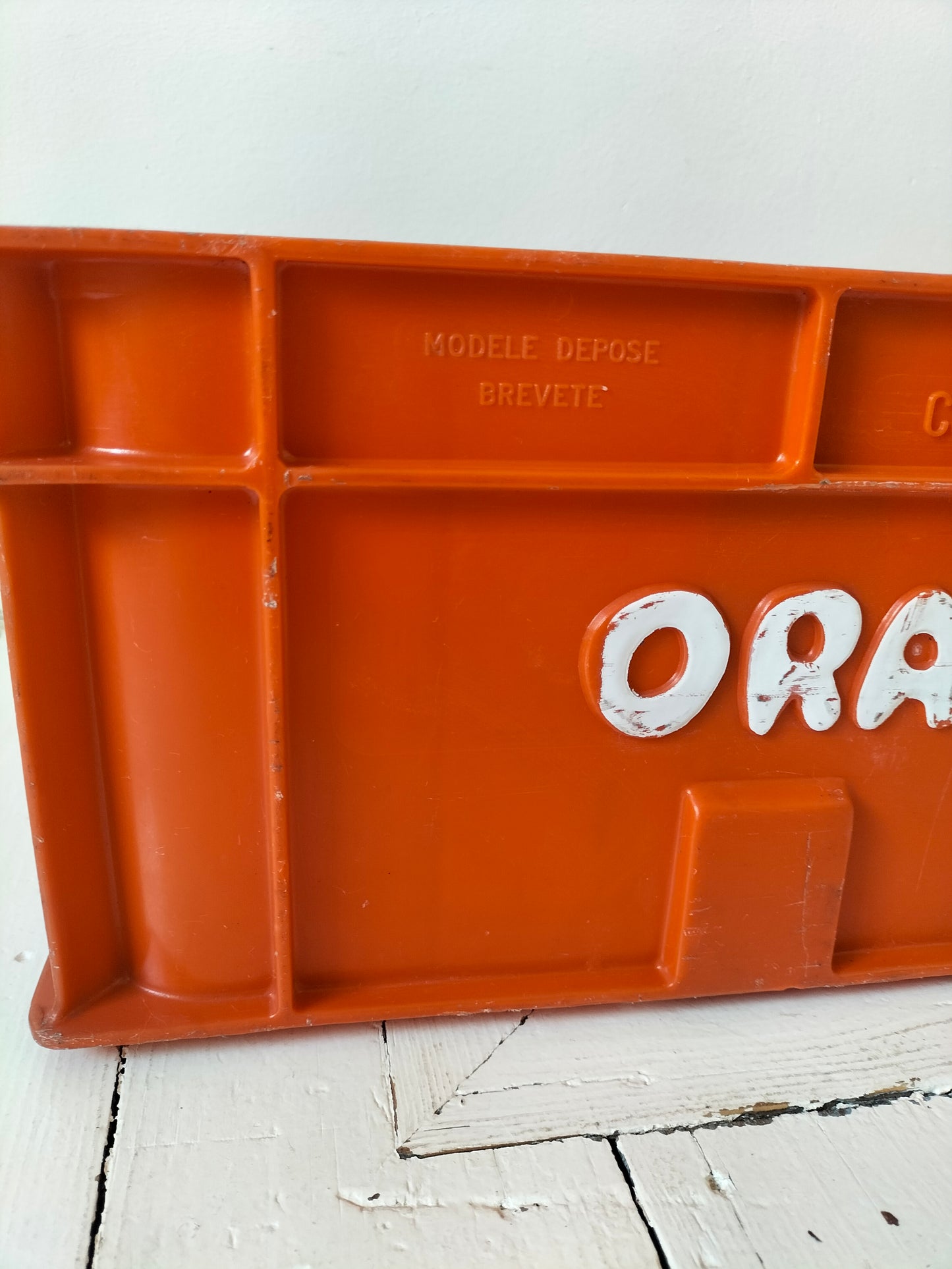 Casier/ caisse Orangina en plastique par Allibert