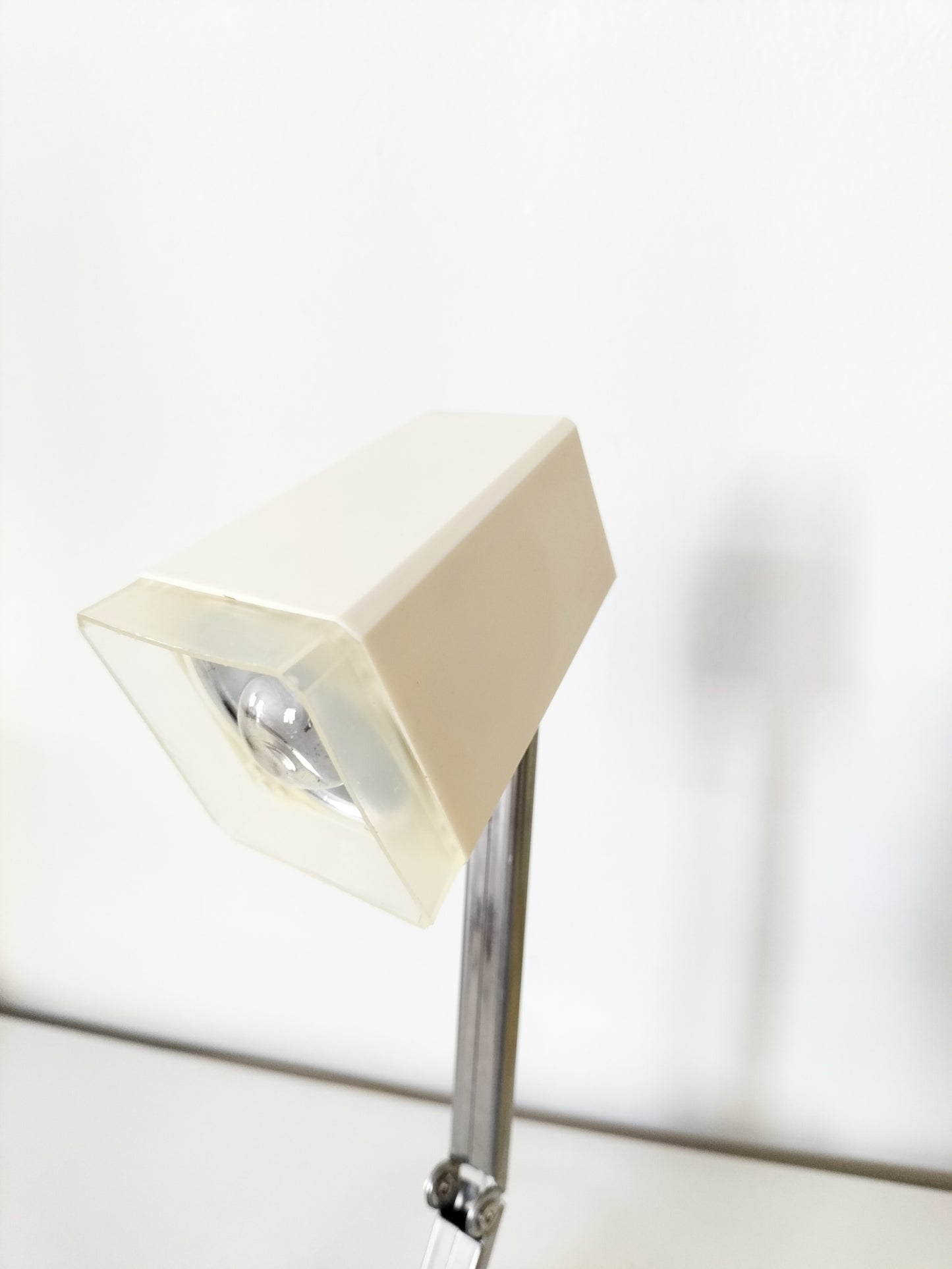 Lampe de table ou murale Well-Lite made in Hong-Kong