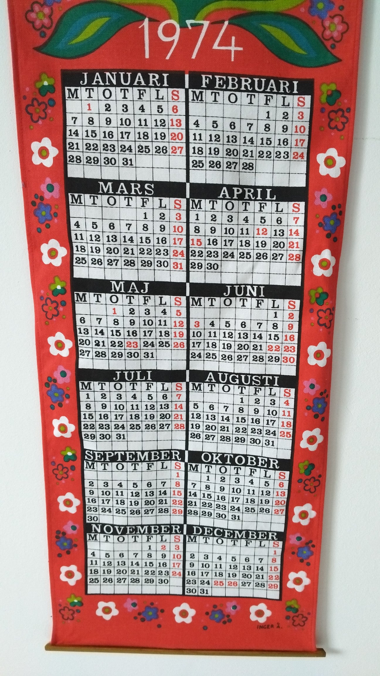 Calendrier 1974 mural en tissu