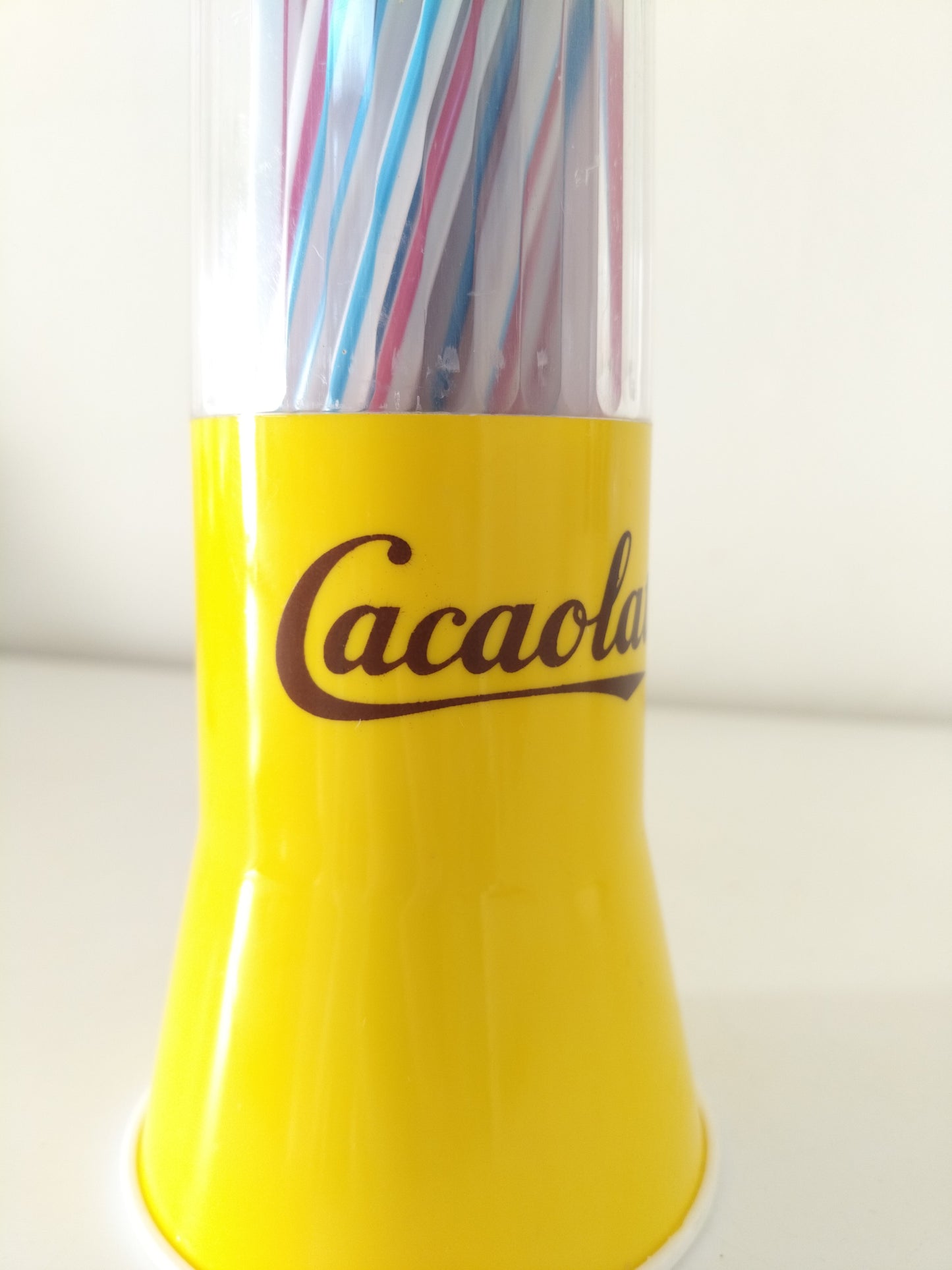 Distributeur de pailles publicitaire en plastique Cacaolat Barcelone