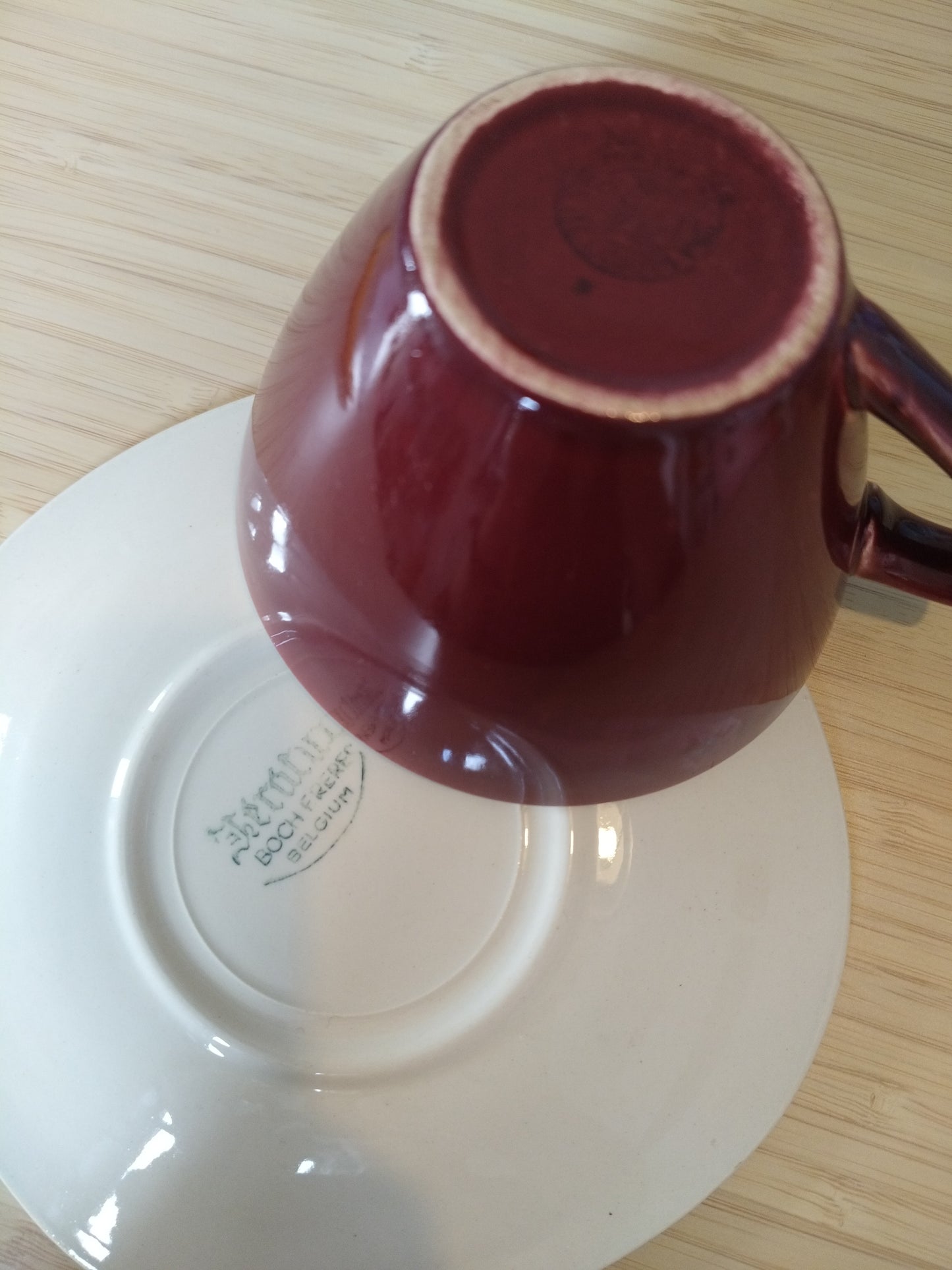 Ensemble 1 tasse bordeaux + 1 soucoupe grise Kéralux Boch La Louvière Miami Bicolore