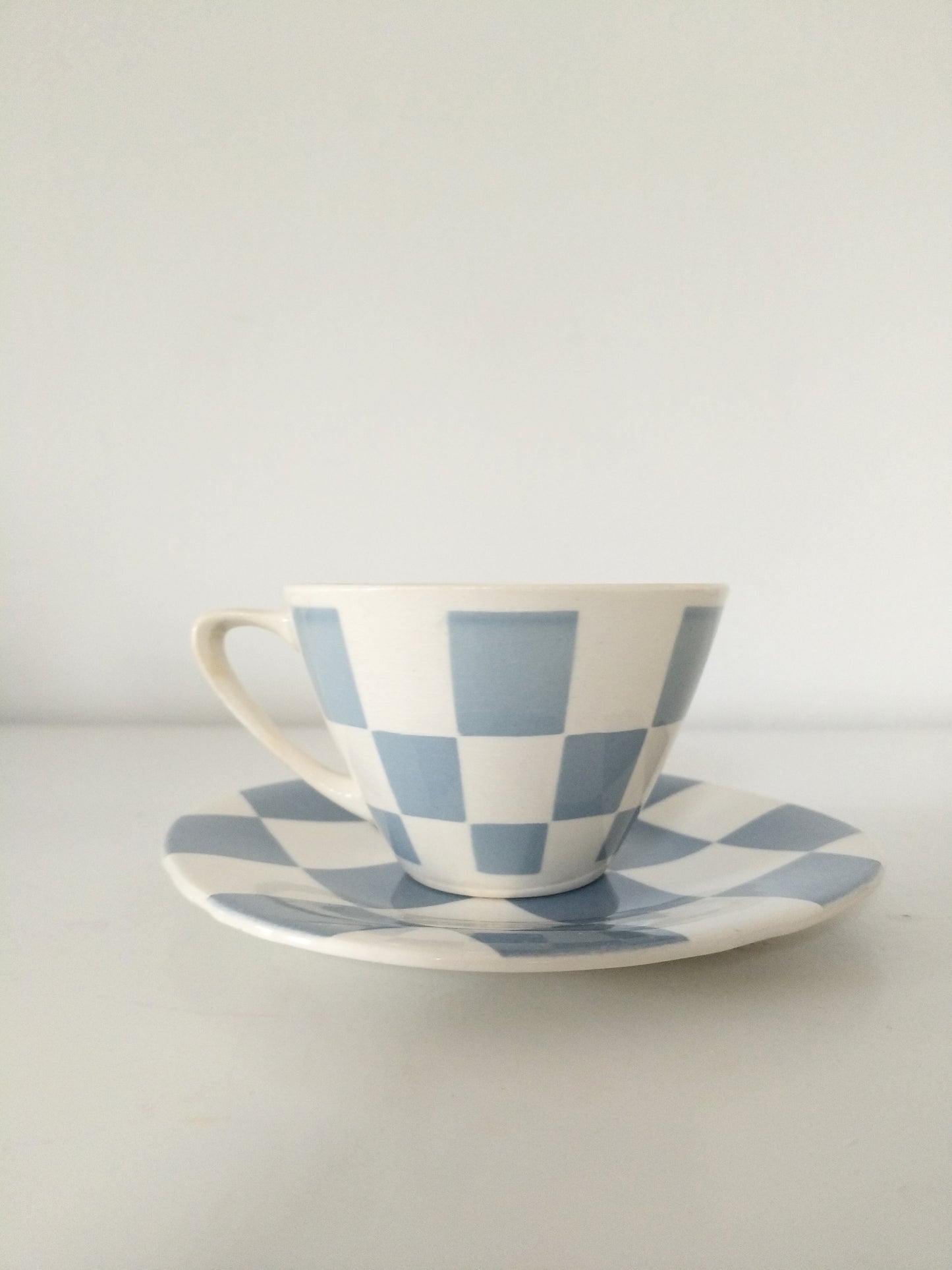 Ensemble tasse + soucoupe Boch La Louvière Damier au choix
