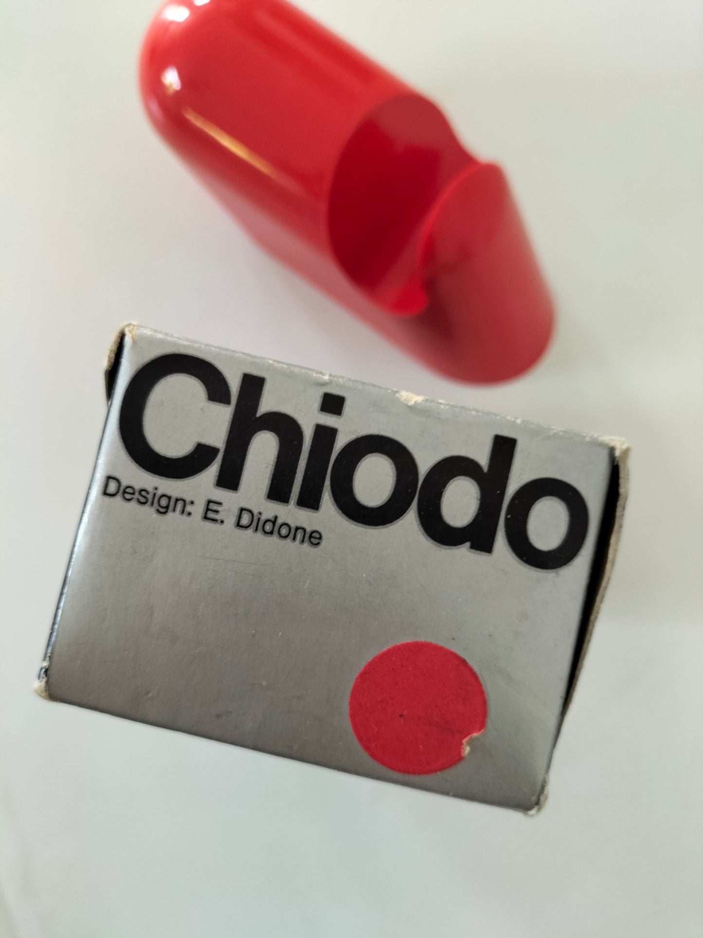 Patère Chiodo de Ezio Didone pour Valenti ( !priorité à Albertine! )