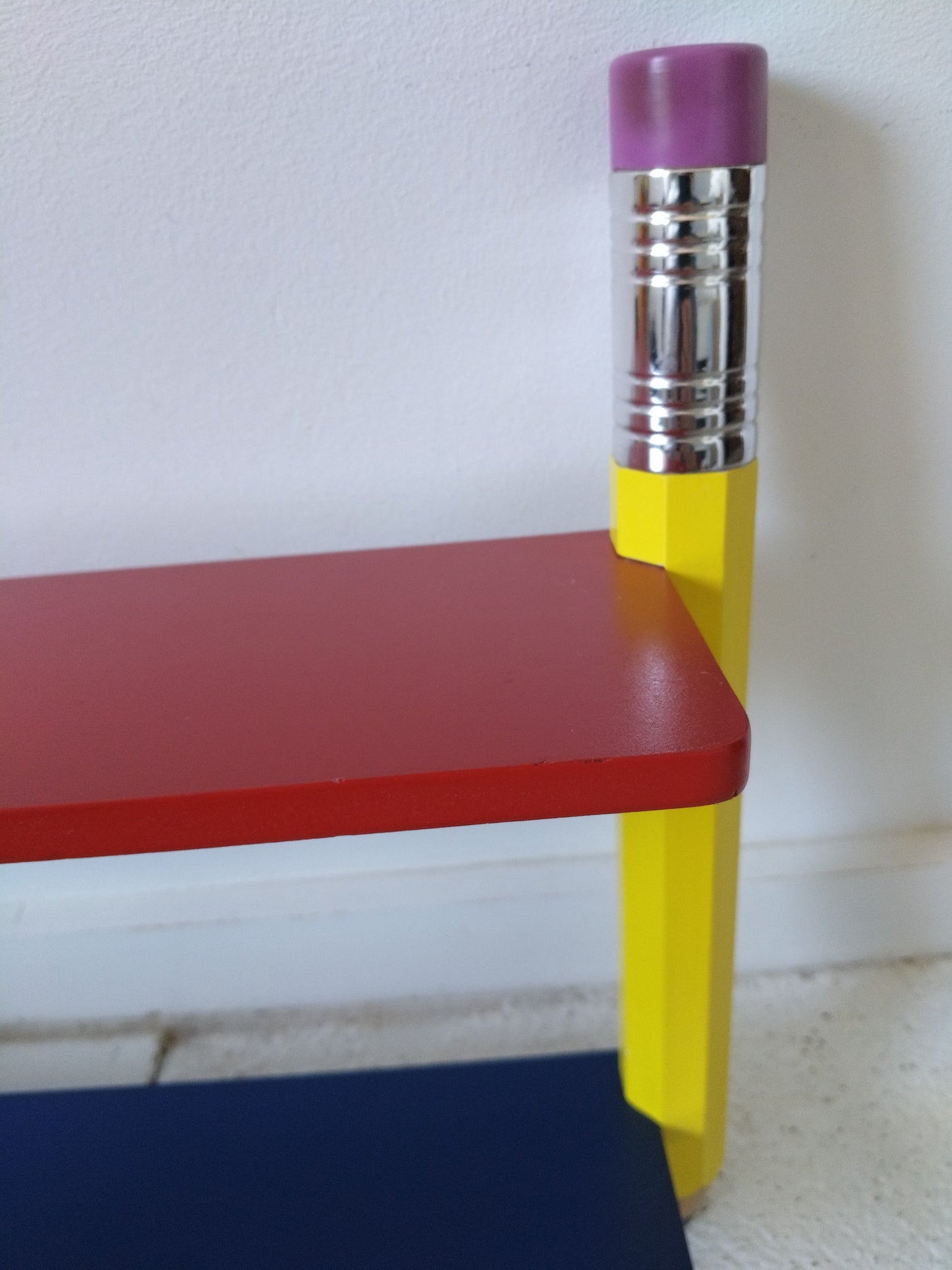 Petite étagère murale crayons style Pierre Sala 80's