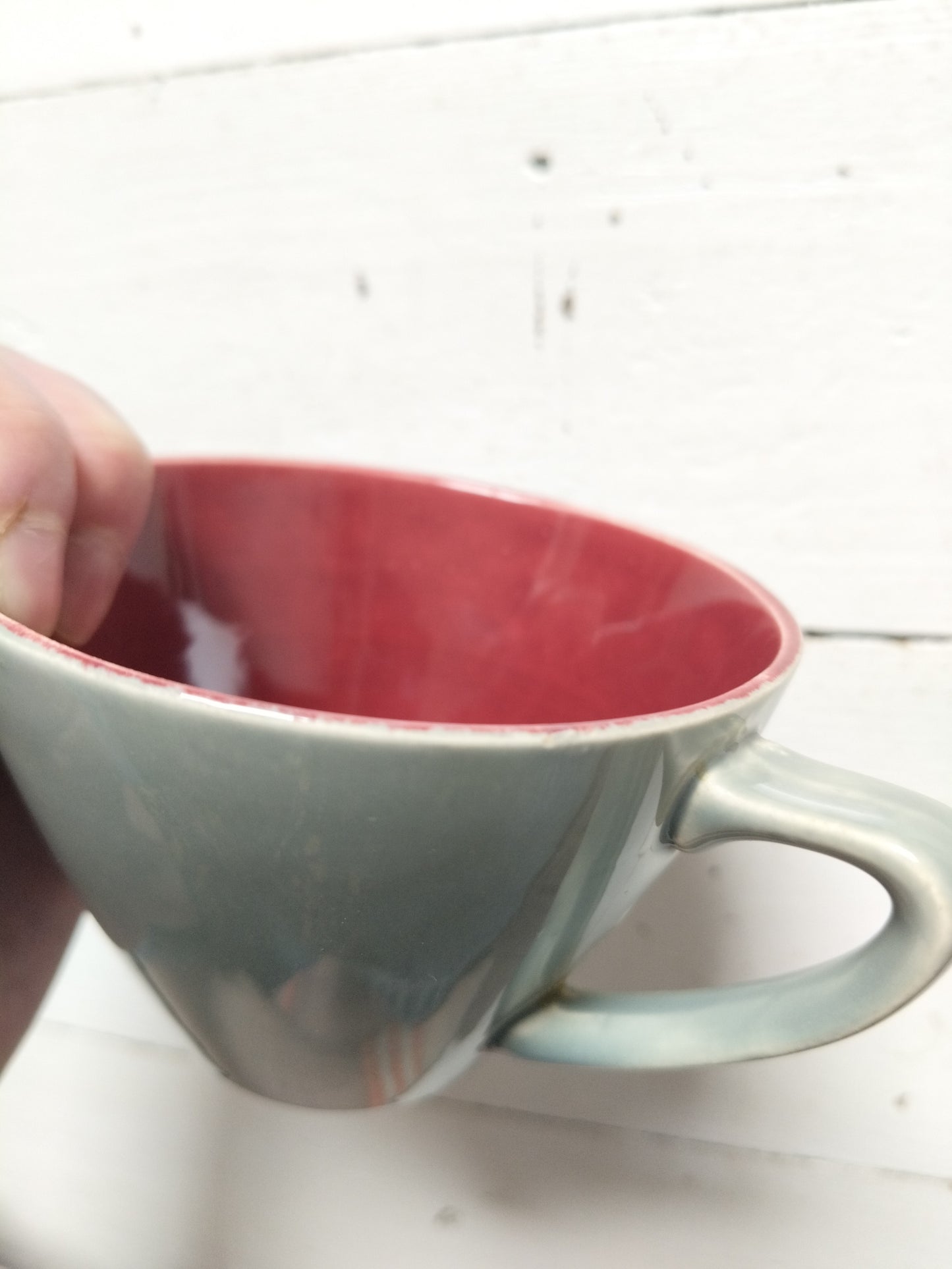 Ensemble 1 tasse grise et 1 soucoupe bordeaux Boch La Louvière Miami Bicolore