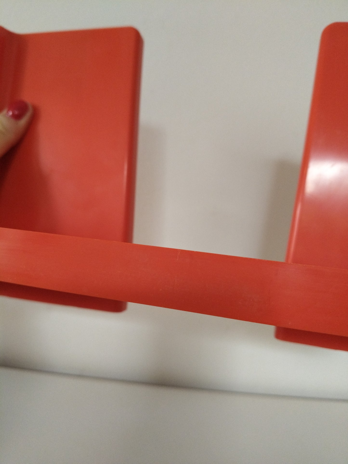 Petit rangement mural en plastique orange Daisif