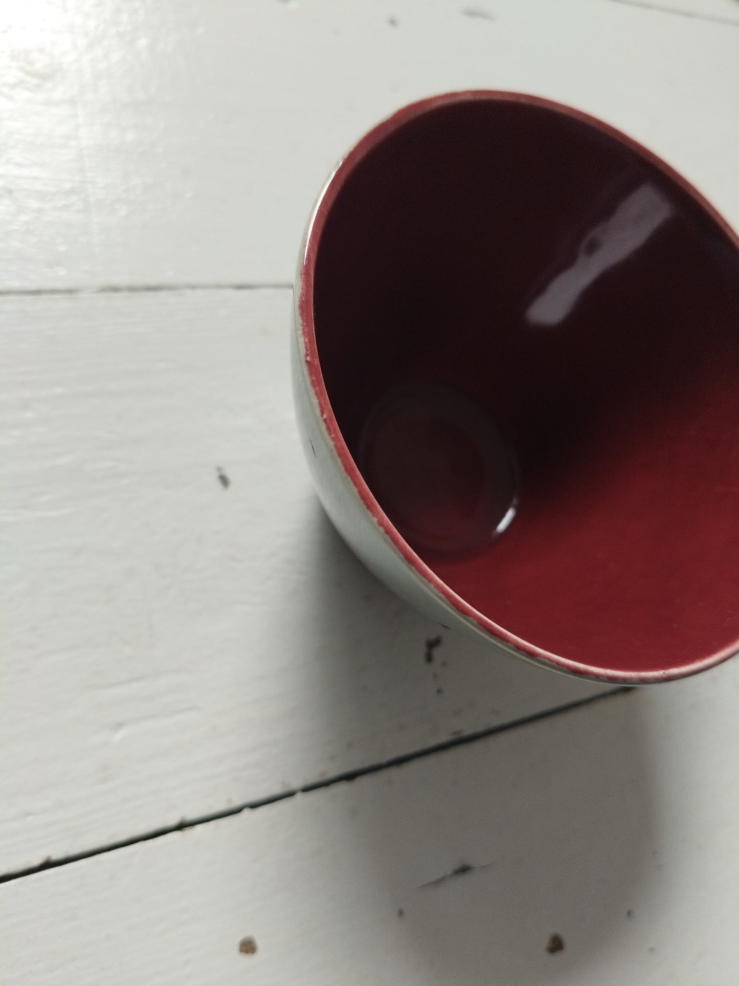 Ensemble 1 tasse grise et 1 soucoupe bordeaux Boch La Louvière Miami Bicolore