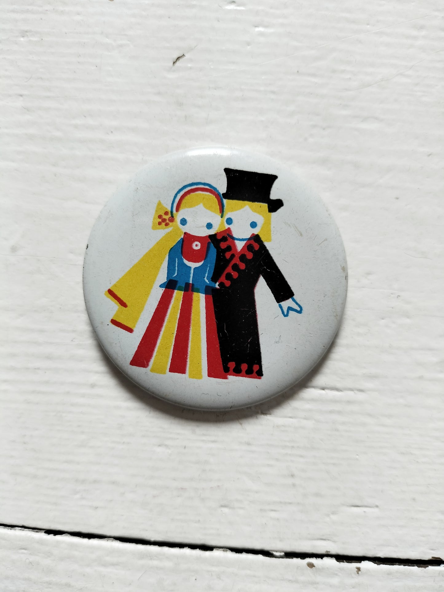 Ancien badge métallique 70's (ou magnet) Norma made in URSS (Estonie) à l'unité