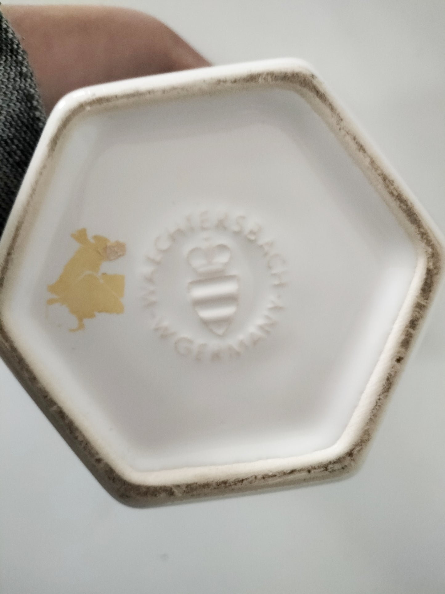 Boîte/ pot maison en porcelaine Waechtersbach (réservé à Laetitia!)