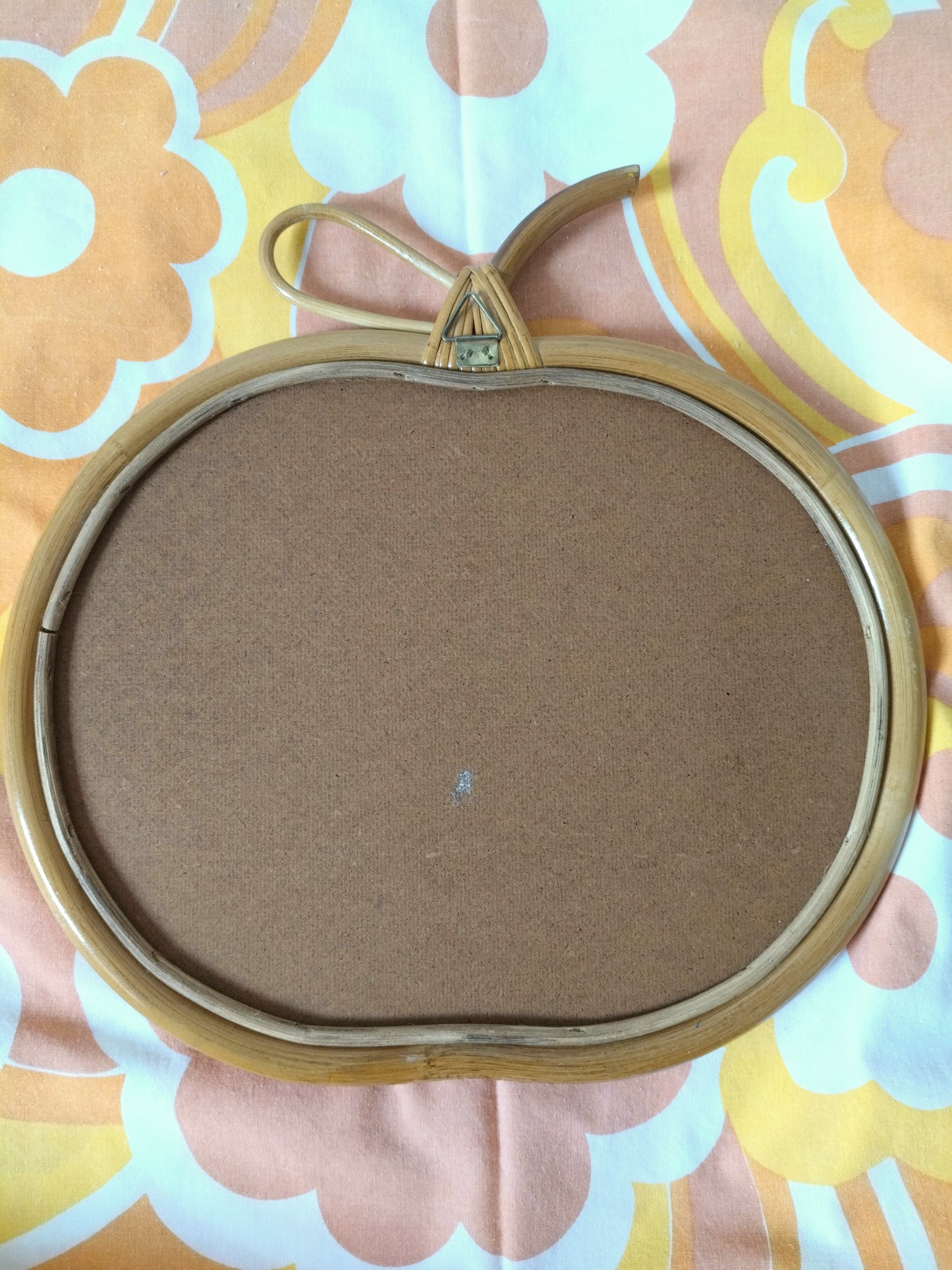 Petit miroir pomme en rotin vintage