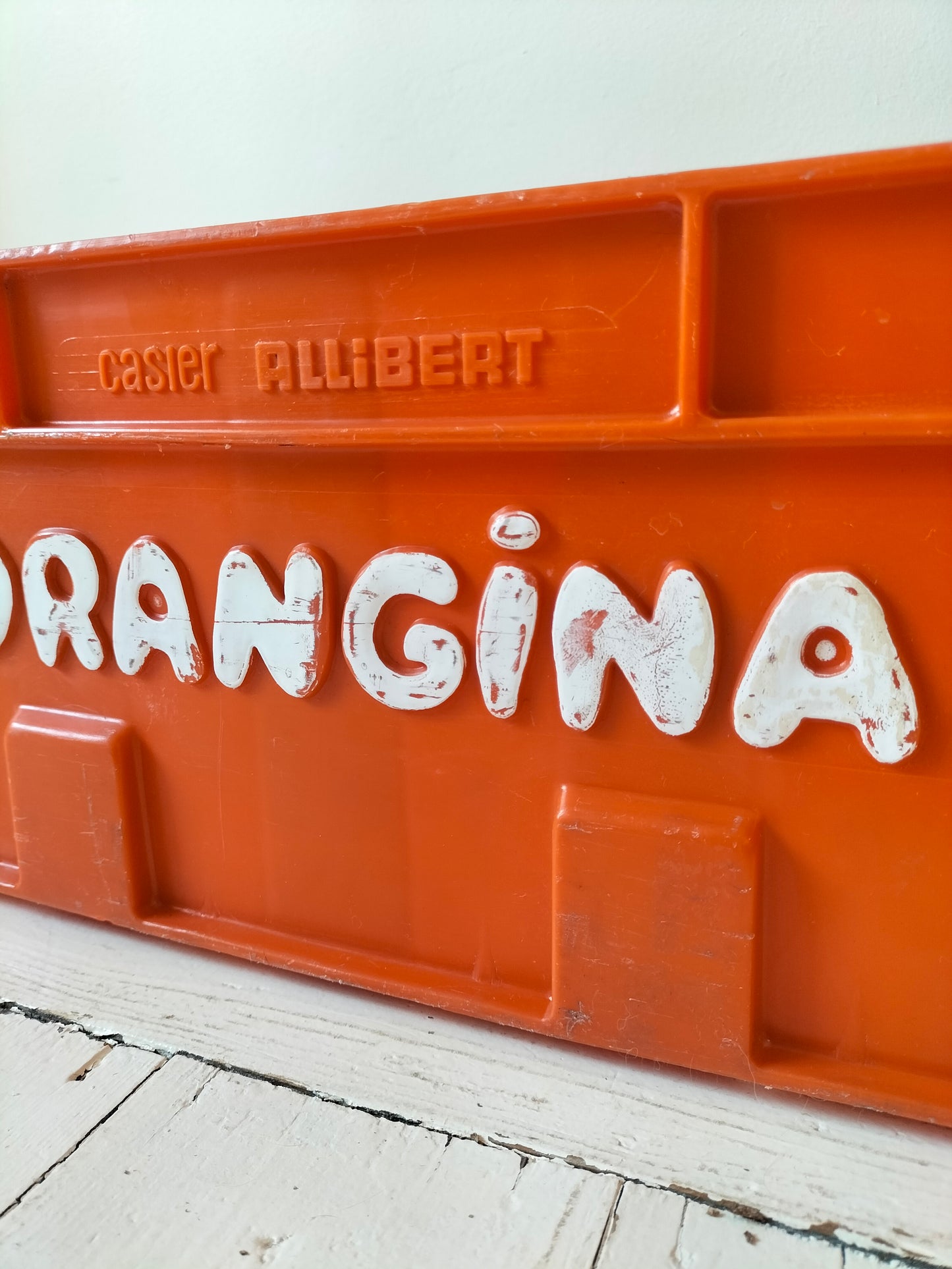 Casier/ caisse Orangina en plastique par Allibert