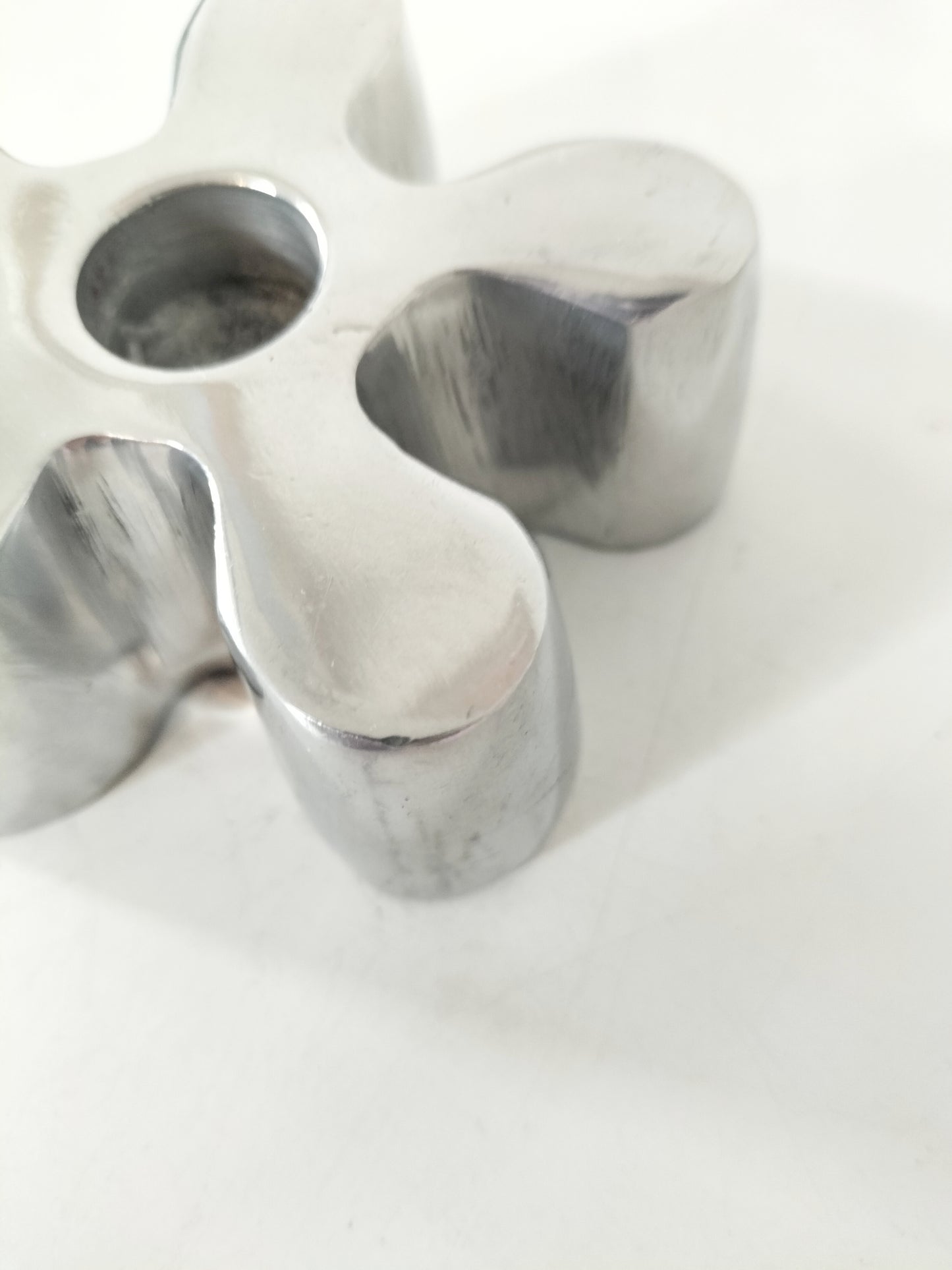 Bougeoir fleur en aluminium