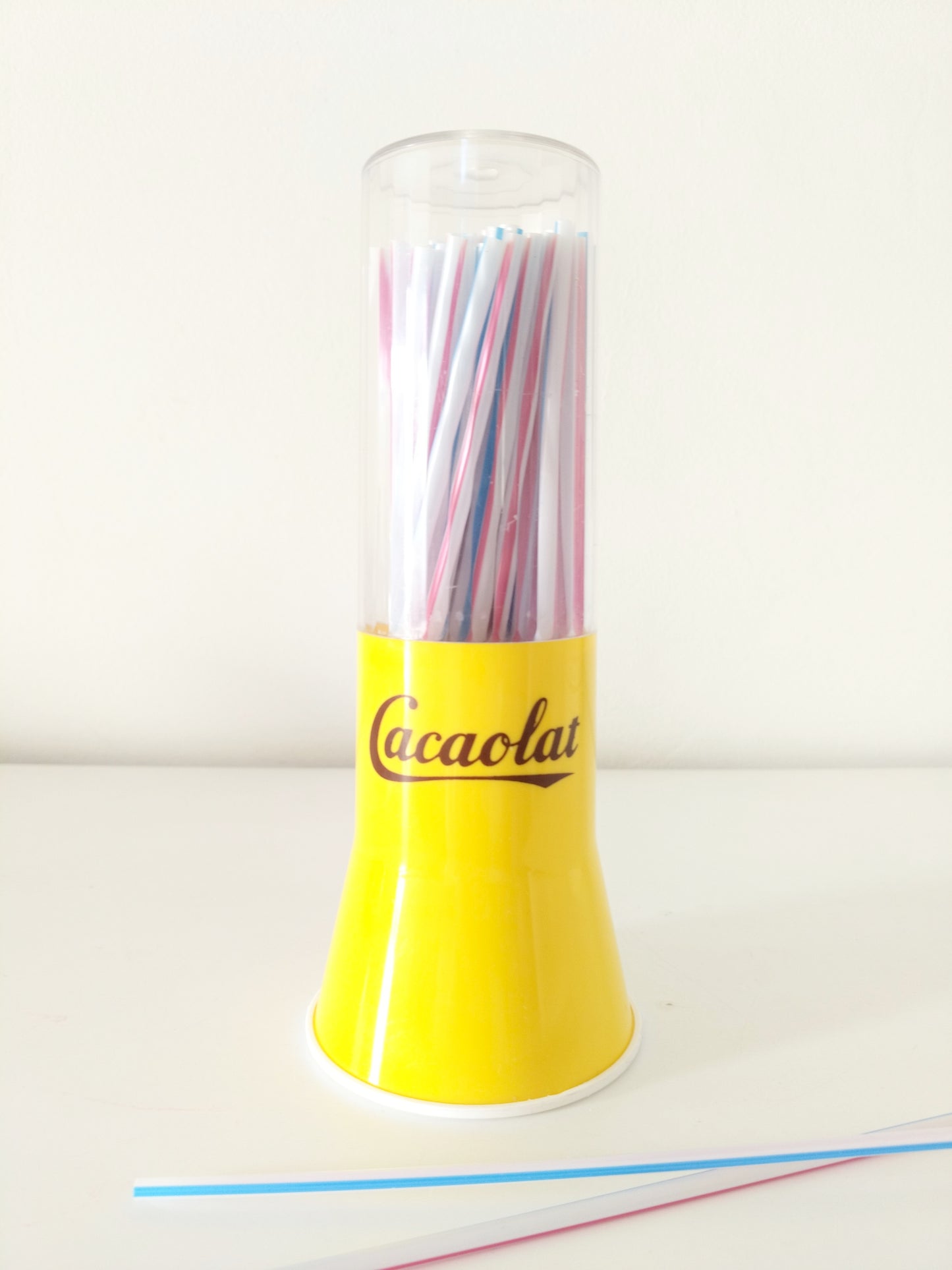 Distributeur de pailles publicitaire en plastique Cacaolat Barcelone