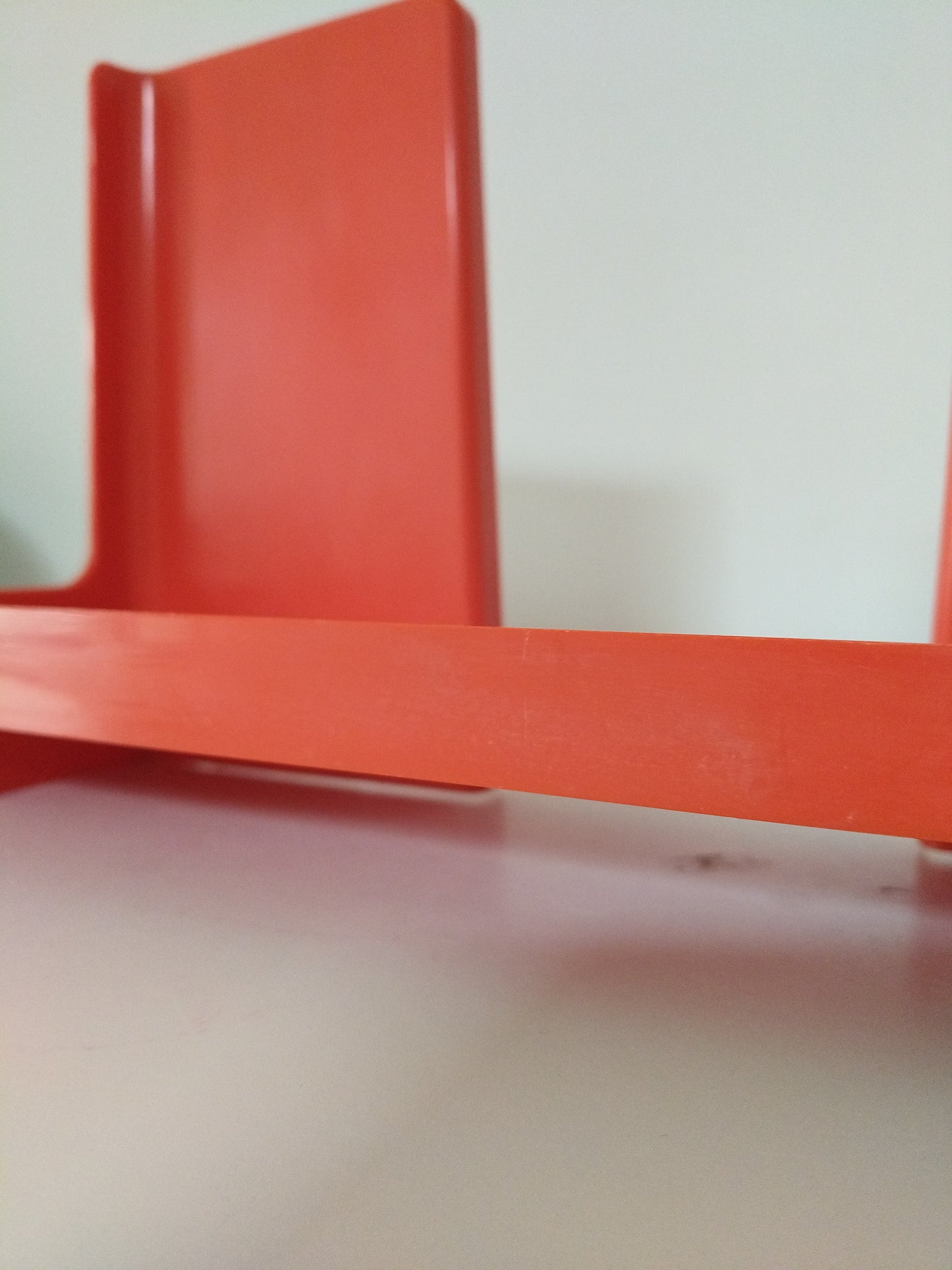 Petit rangement mural en plastique orange Daisif