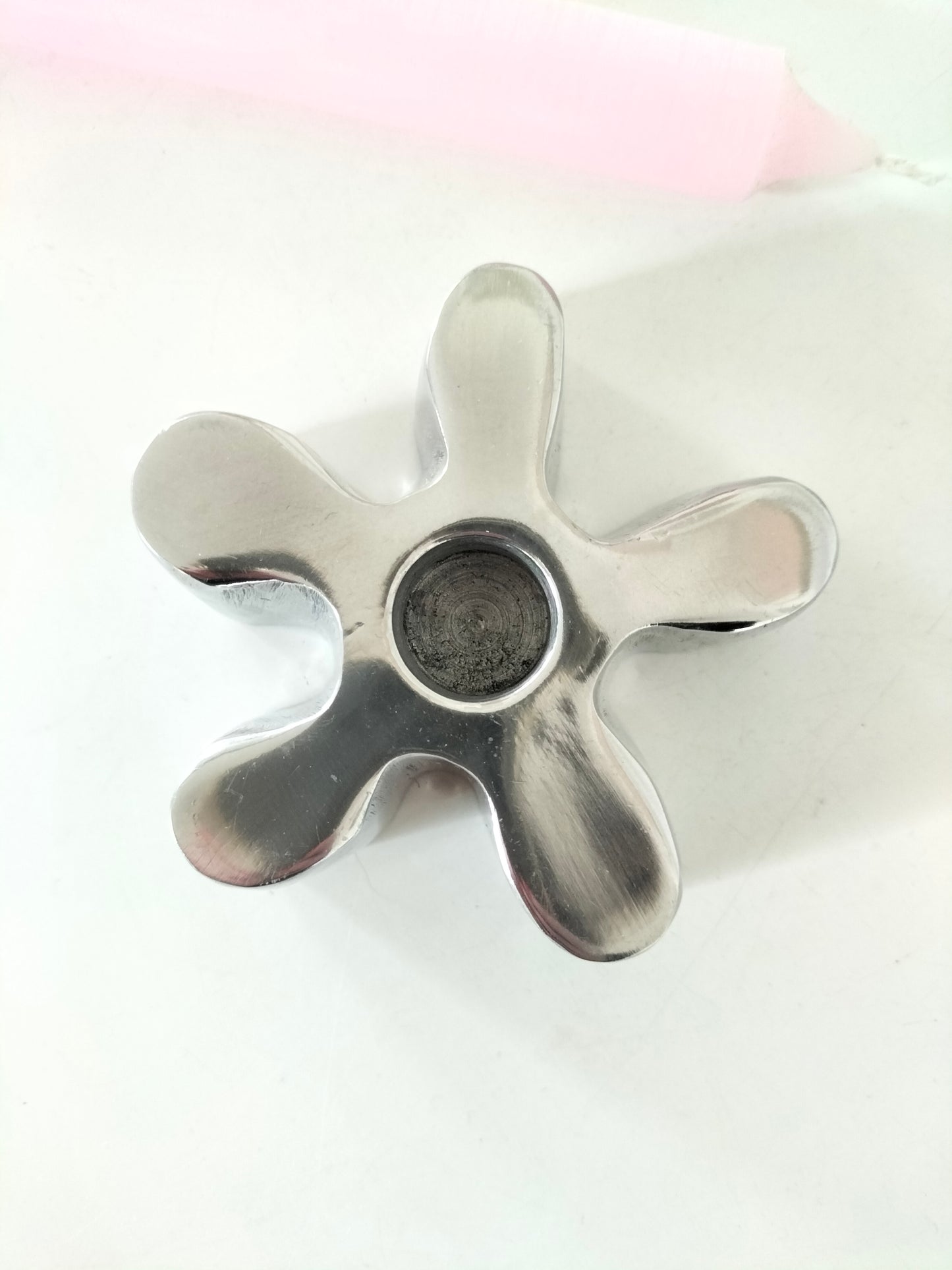 Bougeoir fleur en aluminium