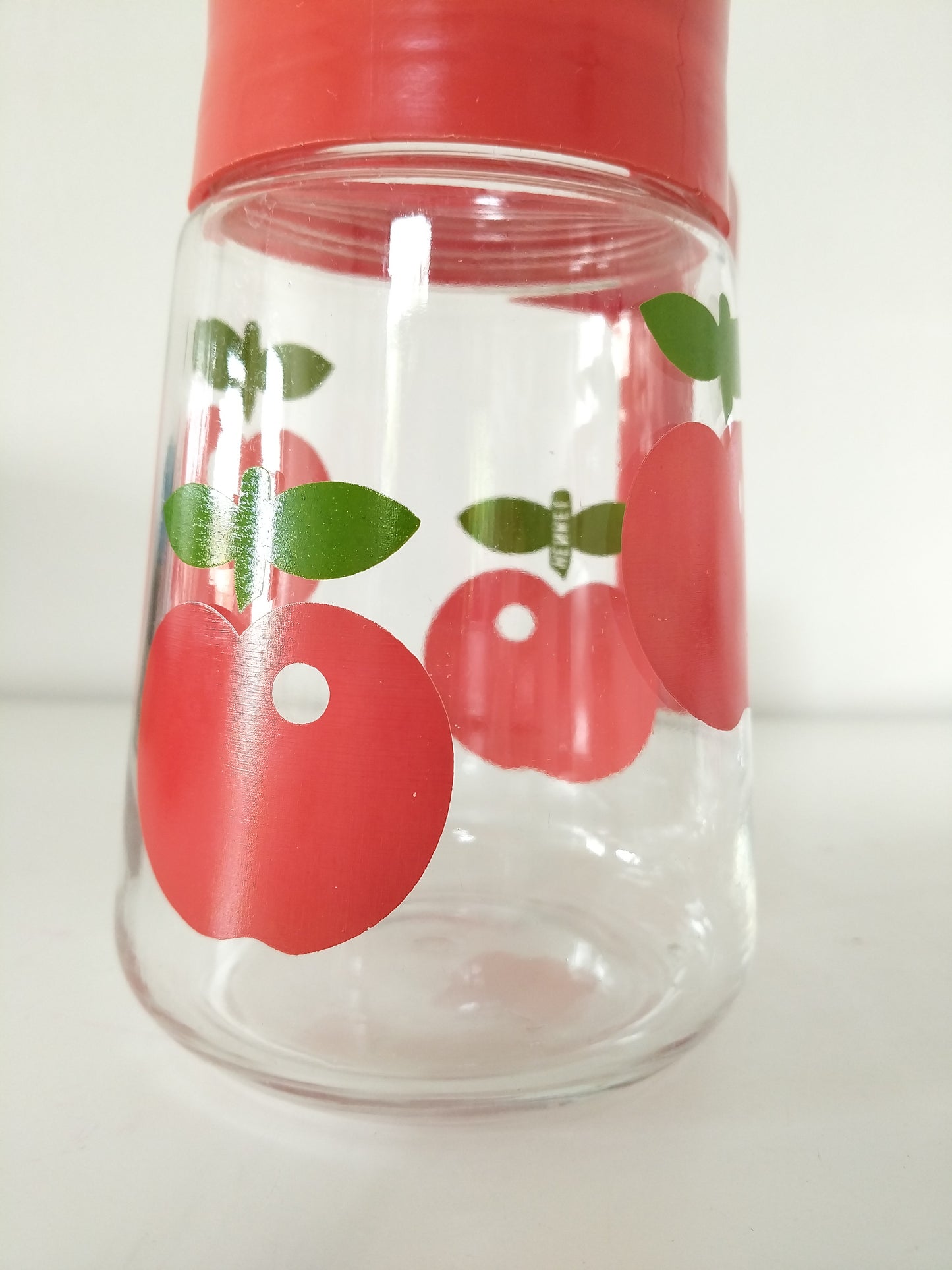 Carafe pichet cruche Henkel décor pommes