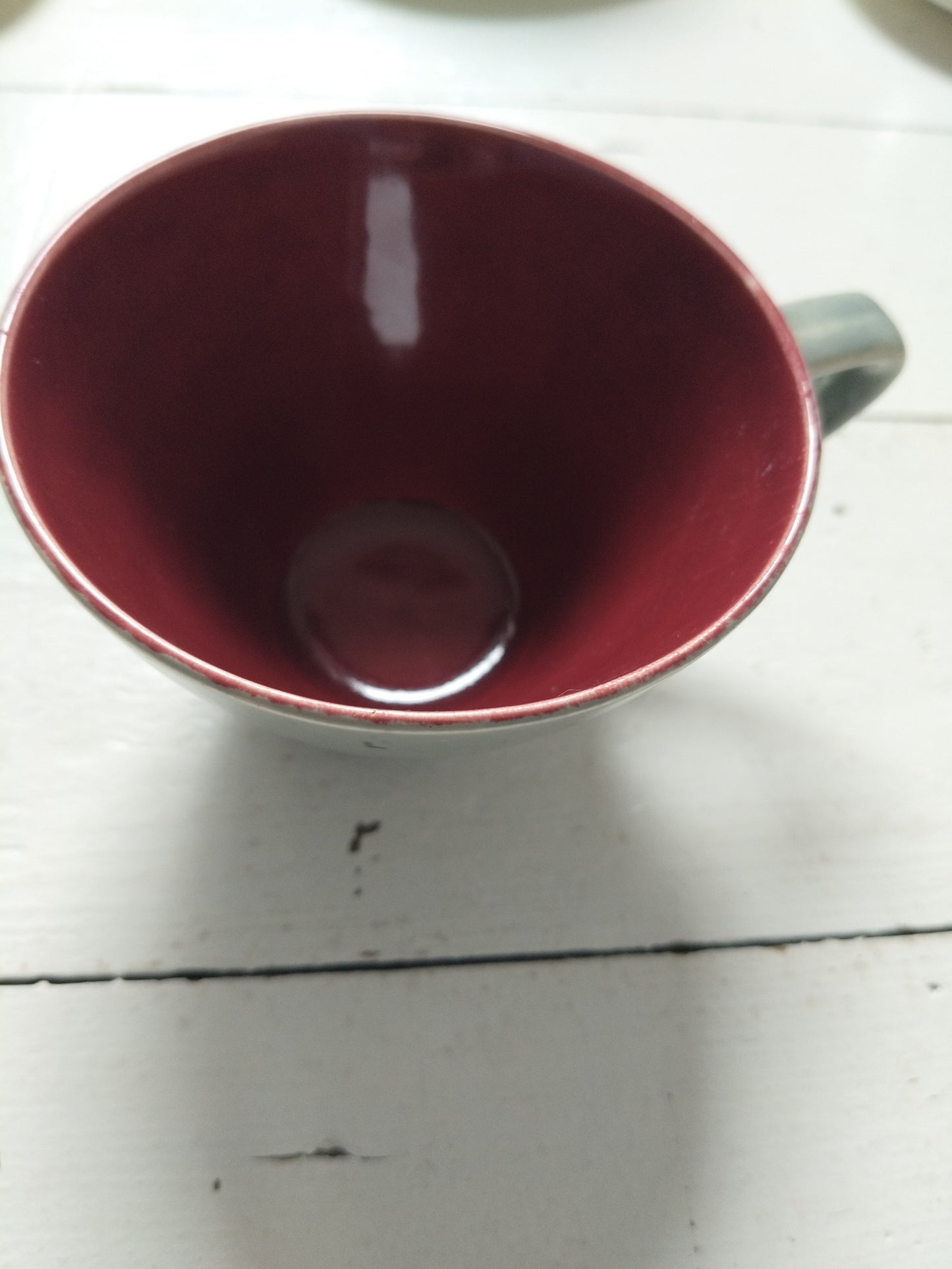 Ensemble 1 tasse grise et 1 soucoupe bordeaux Boch La Louvière Miami Bicolore