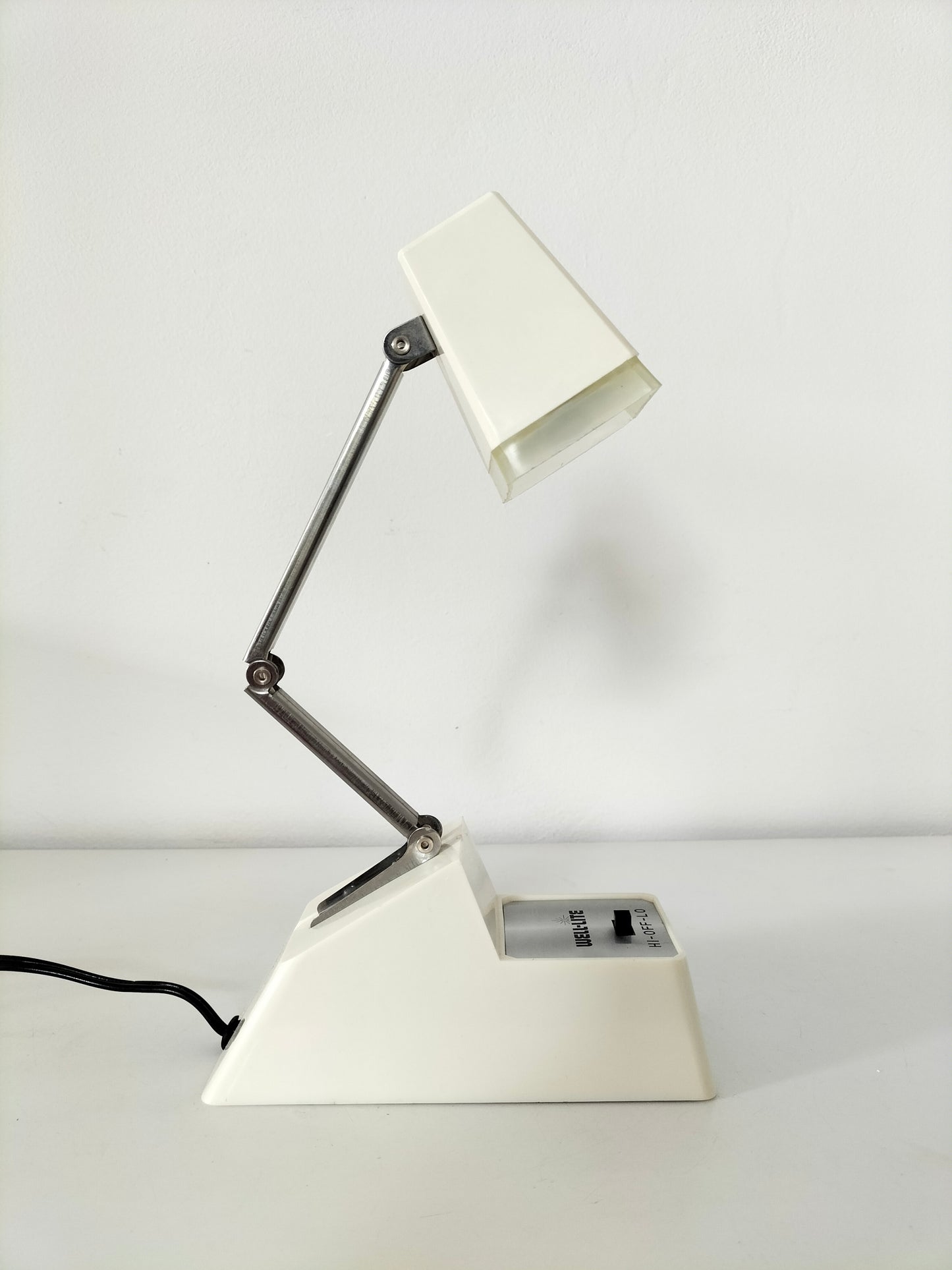 Lampe de table ou murale Well-Lite made in Hong-Kong